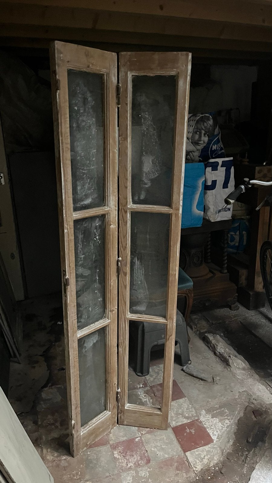 Twee oude houten vouwdeuren met glas, Gebruikt, Minder dan 80 cm, Binnendeur, Ophalen of Verzenden