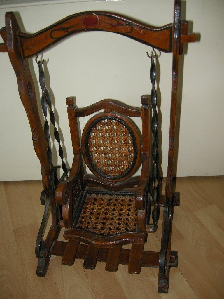 Antieke houten poppen schommelstoel 29x32  exl pop, Ophalen of Verzenden