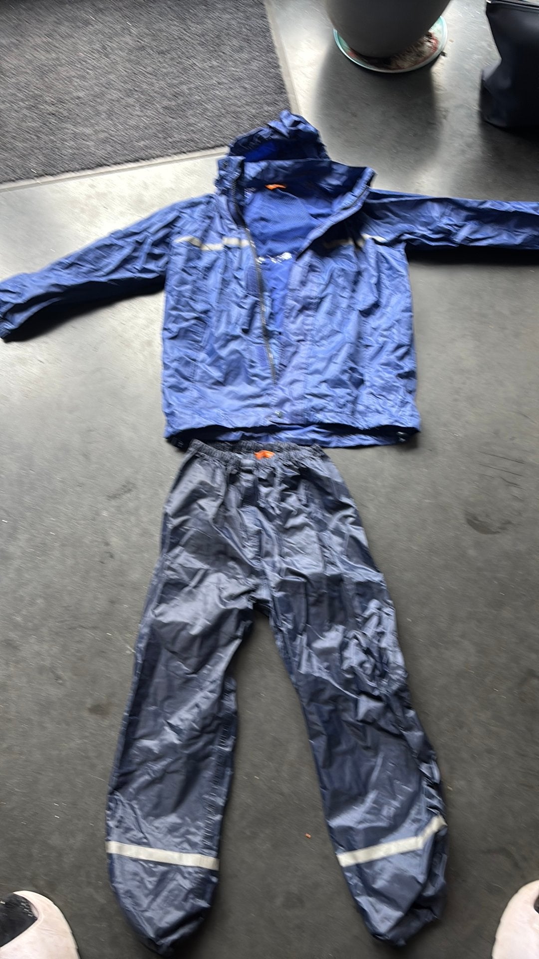 Regenpak 134/140, Caravans en Kamperen, Regenkleding, Ophalen, Zo goed als nieuw