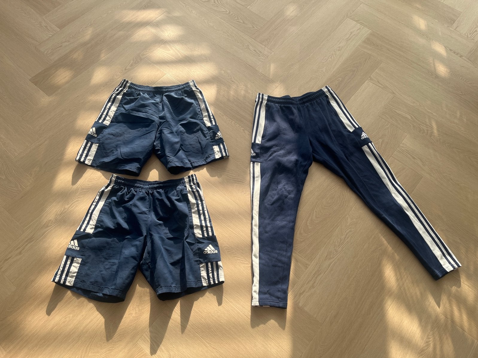 Adidas sportkleding set van cios: 2 shorts en 1 lange broek, Ophalen of Verzenden, Gedragen, Maat 48/50 (M), Blauw