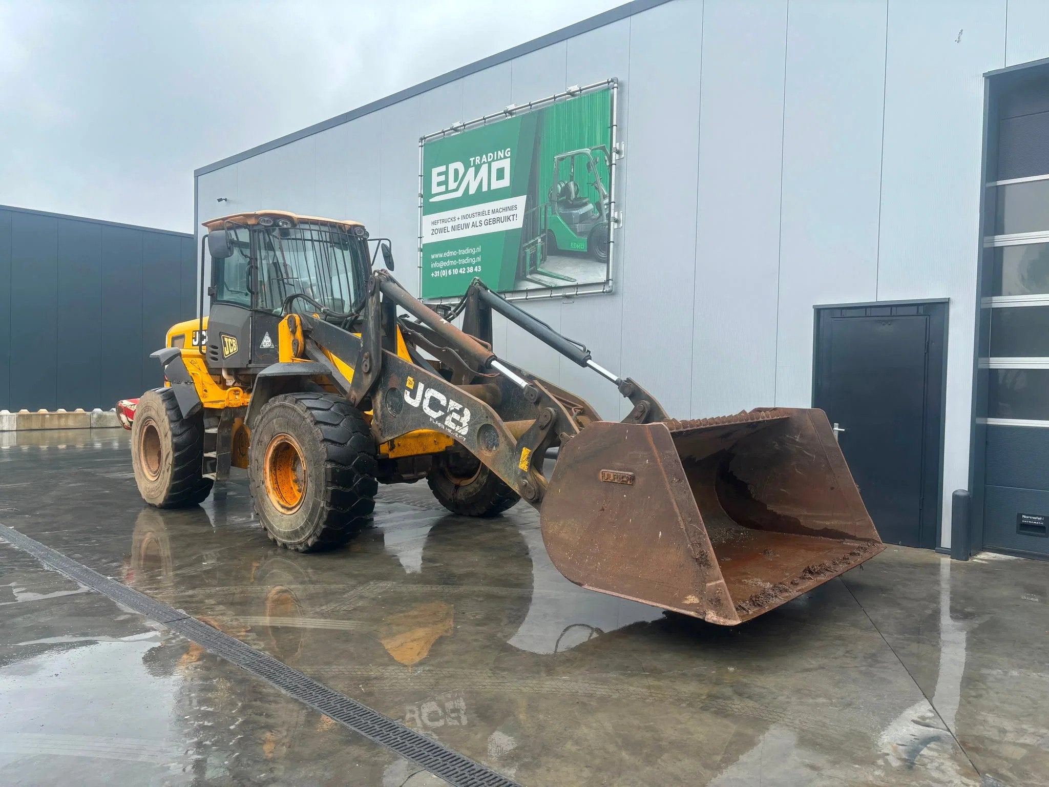 JCB WHEELED LOADING SHOVEL (bj 2011), Wiellader of Shovel