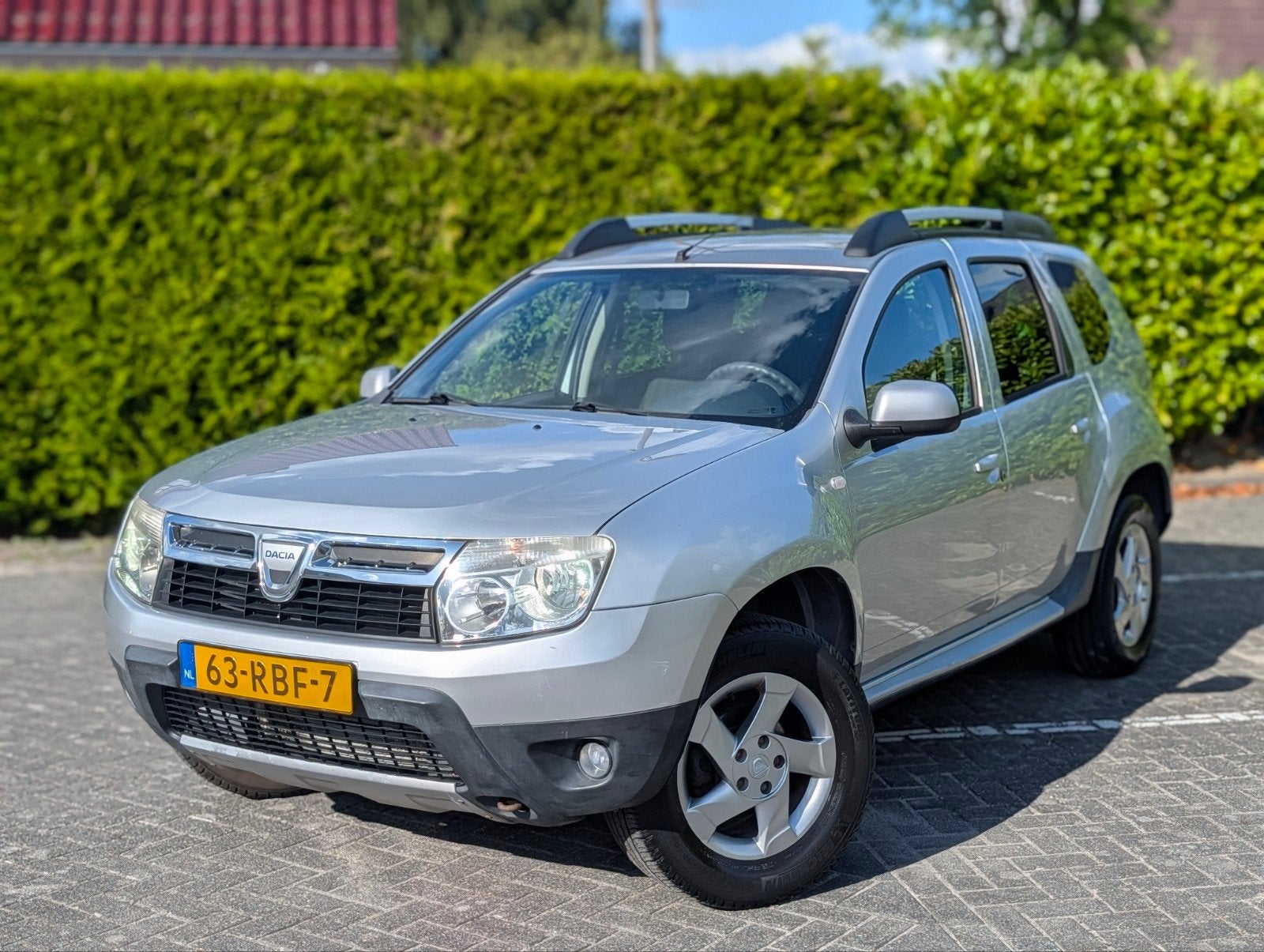Dacia Duster 1.6 16V 4X2 2011 Grijs - Airco - Trekhaak, Voorwielaandrijving, 4 cilinders, Duster, 49 €/maand