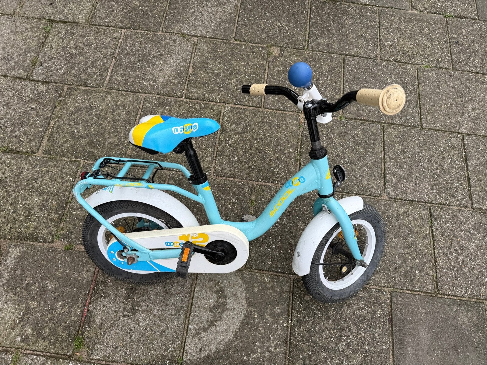 S’cool 12 inch kinderfietsje - lichtblauw / wit, Fietsen en Brommers, Ophalen, Terugtraprem, Zijwieltjes, Gebruikt