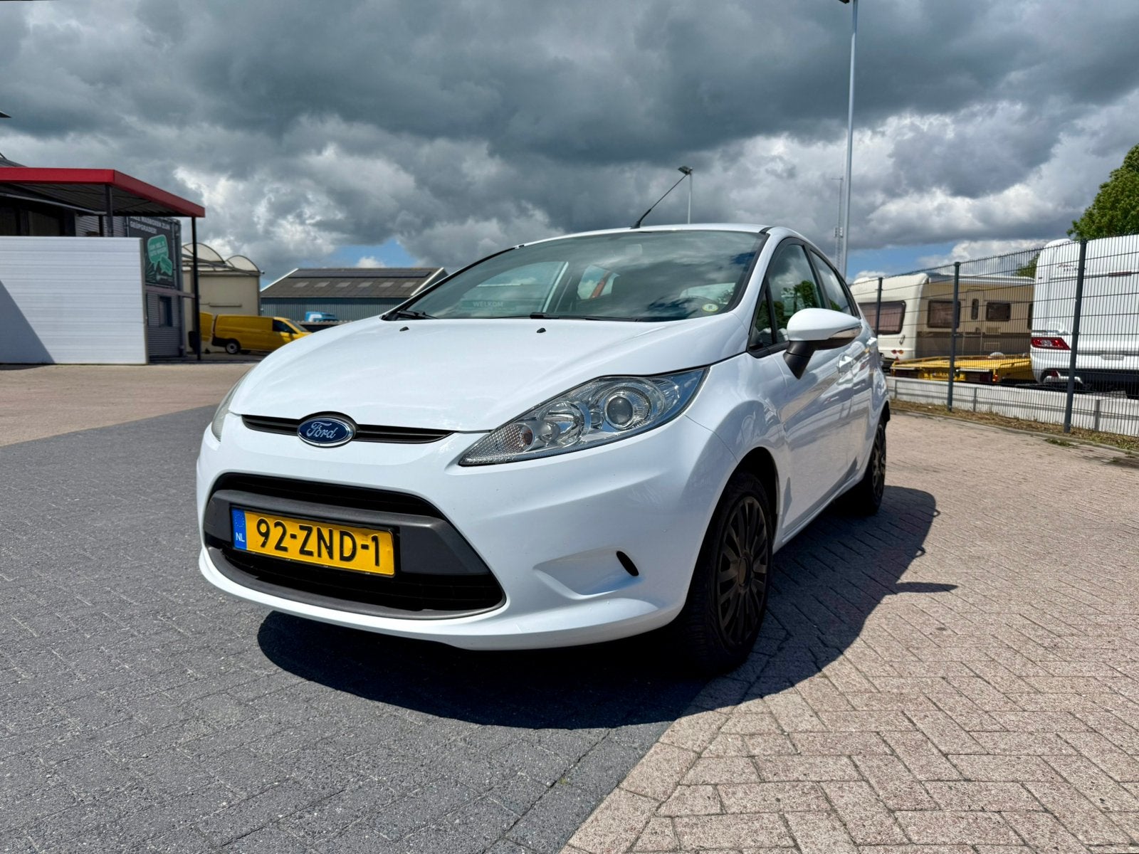 Ford Fiësta 1.25 44KW 5DR 2013 Wit, Auto's, Voorwielaandrijving, 40 €/maand, 1242 cc, 4 cilinders