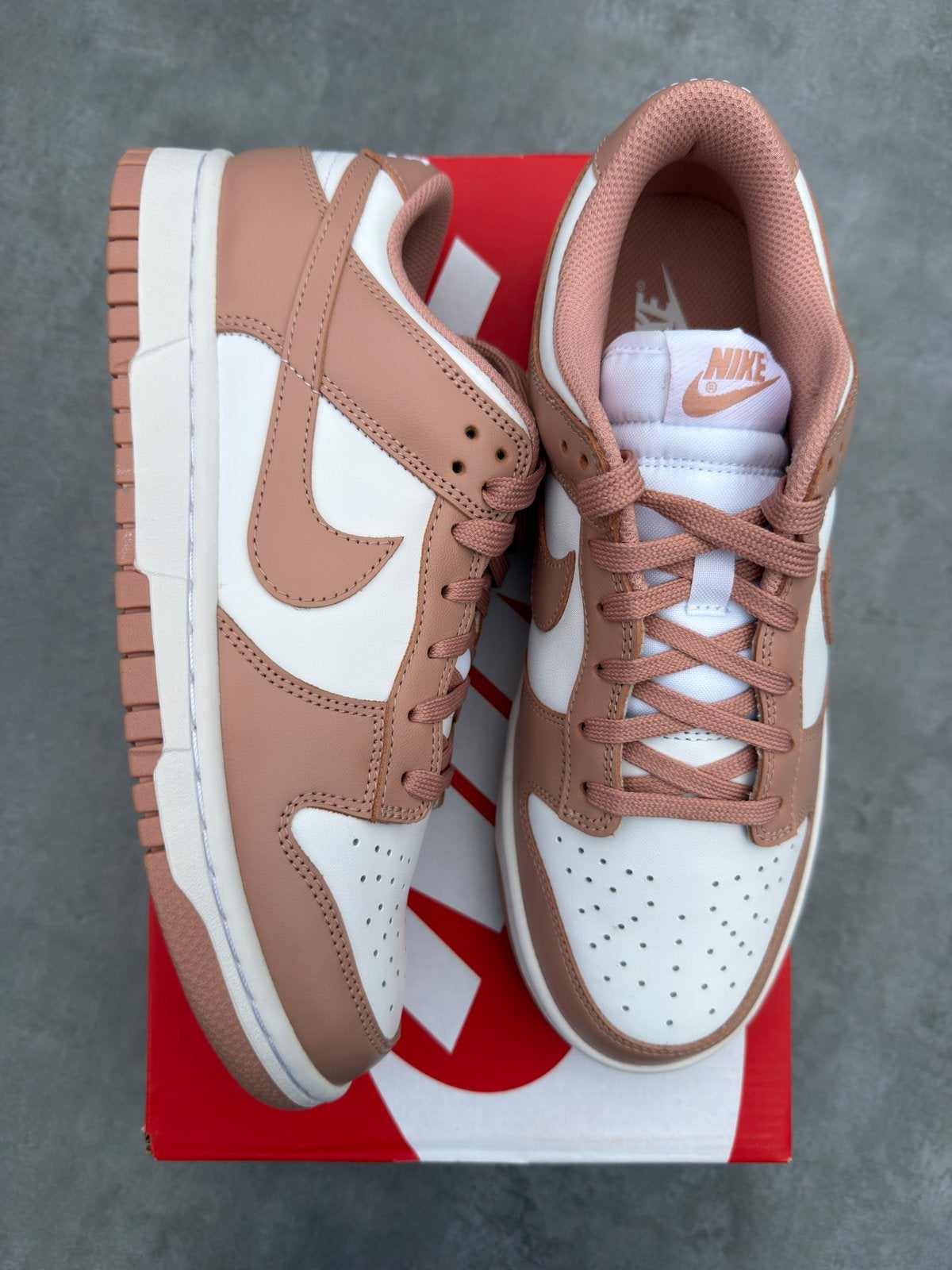 Nike Dunk Low Rose Whisper - Maat 40, Kleding | Dames, Schoenen, --, Nieuw, Ophalen of Verzenden, Sneakers of Gympen