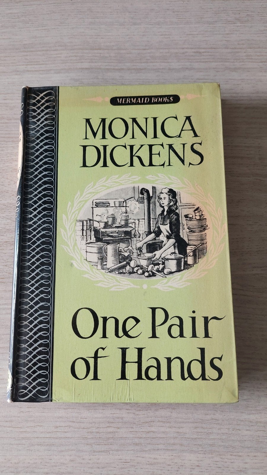 Monica Dickens - One Pair of Hands - Gesigneerd exemplaar, Ophalen of Verzenden, Gelezen, Monica Dickens, Europa overig