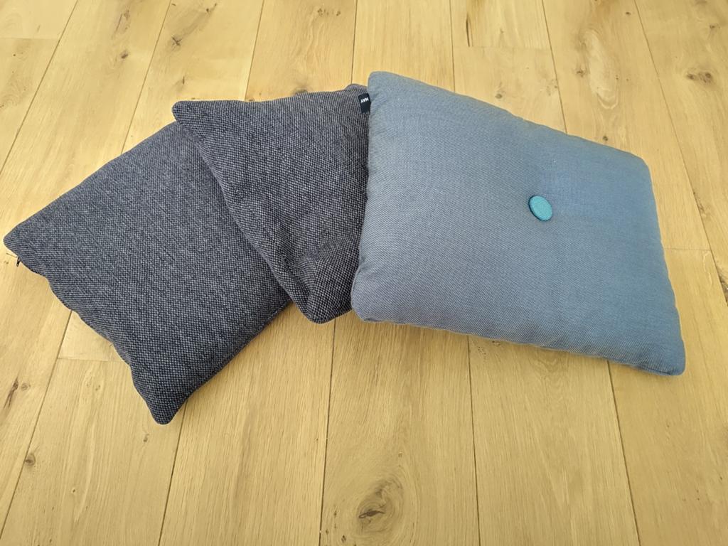 3 bankkussens, waarvan 1 HAY Dot - Rookvrij, huisdiervrij, Huis en Inrichting, Woonaccessoires | Kussens, Zo goed als nieuw, Vierkant