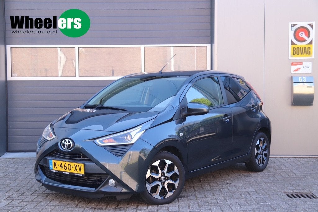 Toyota Aygo 1.0 VVT-i x-joy Automaat, Carplay, Camera, Airco, Auto's, Stof, Gebruikt, 4 stoelen, Origineel Nederlands