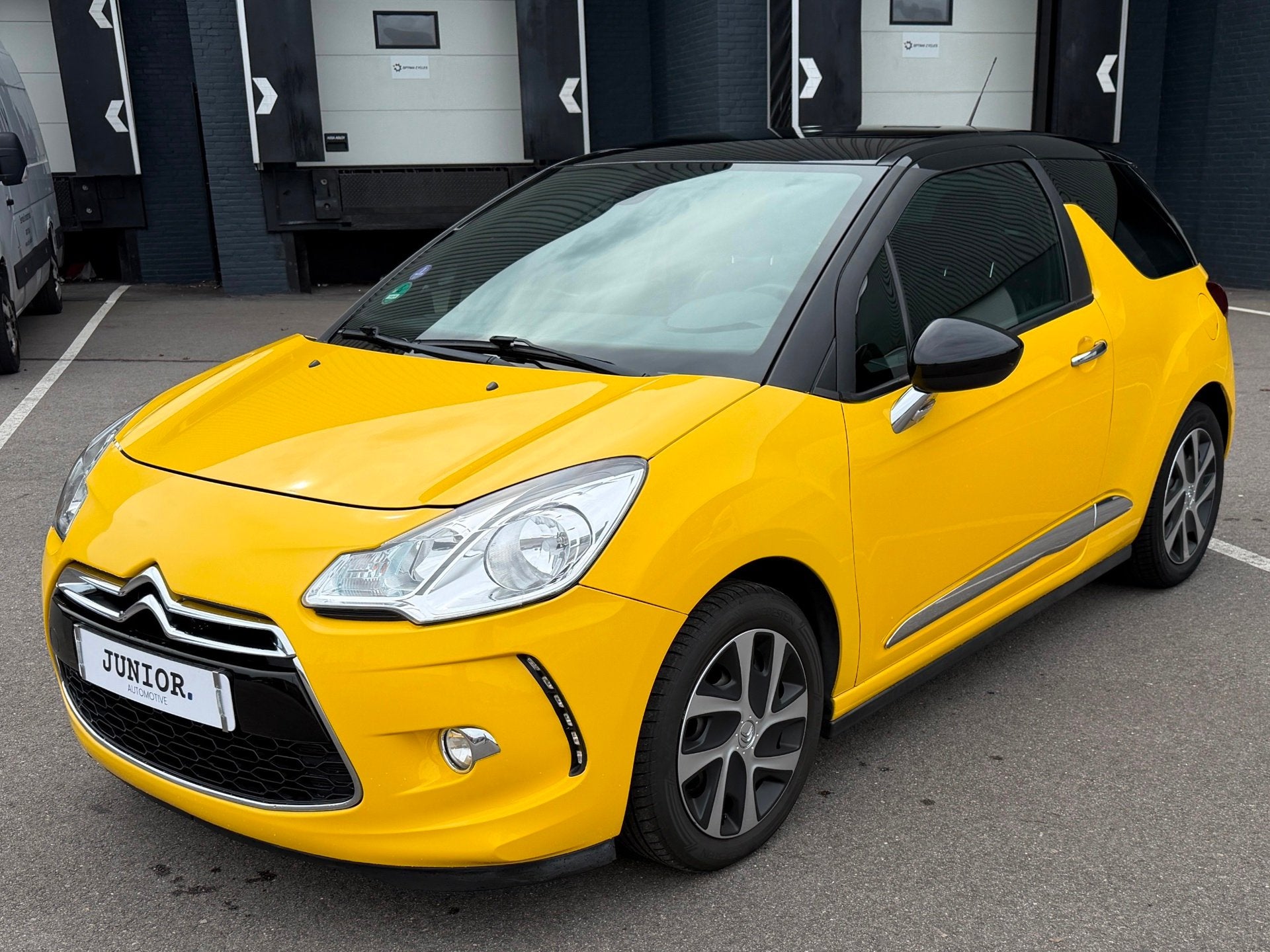 Citroen DS3 1.2 VTi So Chic DEALERONDERHOUDEN/NAVI/BLUETOOTH, Voorwielaandrijving, Euro 5, Gebruikt, 1199 cc