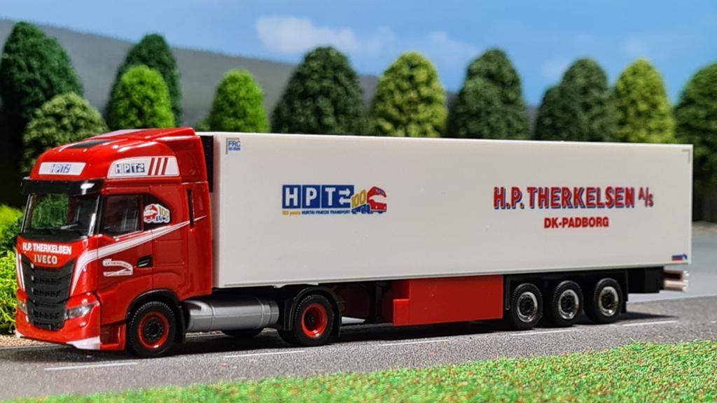 099 Herpa H.P.Therkelsen DK Iveco S-Way koeltrailer, Ophalen of Verzenden, Nieuw, Bus of Vrachtwagen, Herpa