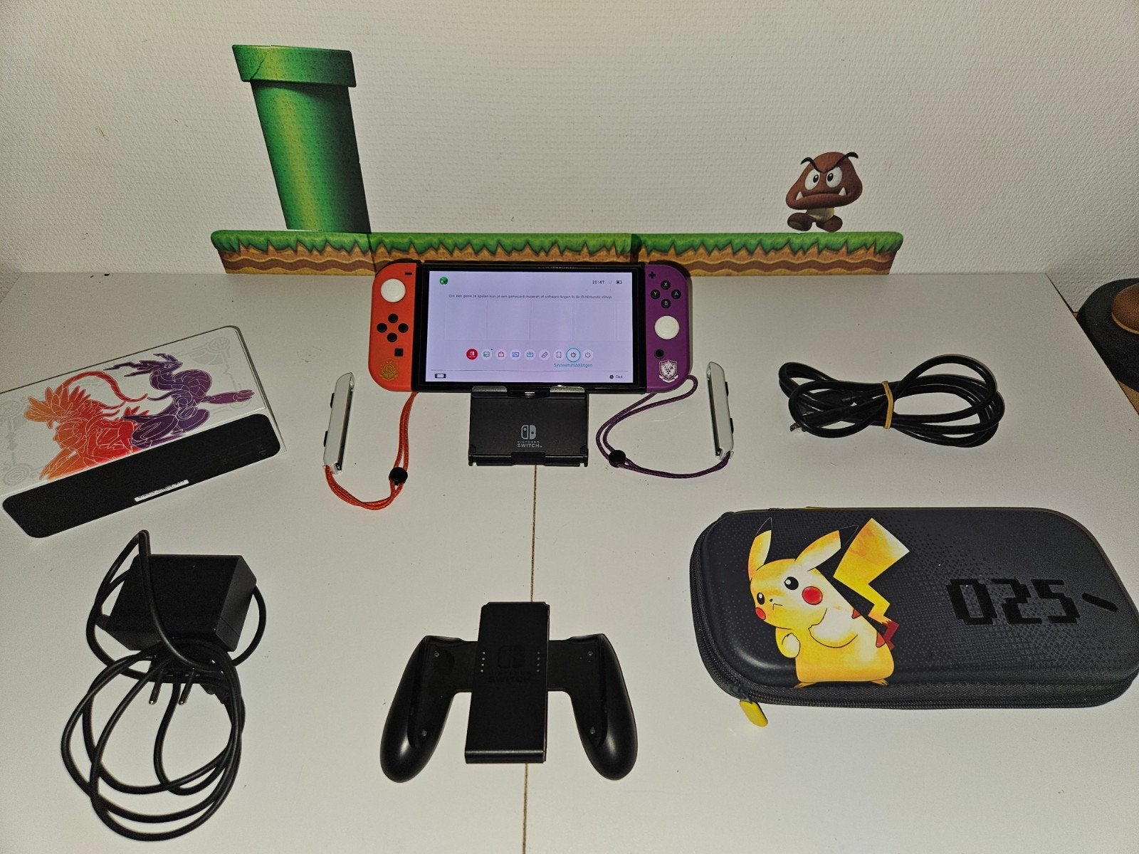 Nintendo Switch OLED Pokémon Scarlet & Violet Editie, Spelcomputers en Games, Overige genres, 1 speler, Ophalen of Verzenden, Zo goed als nieuw