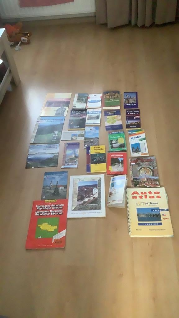 Tsjechië reisgidsen, landkaarten , wegenkaarten, Europa, Reisgids of -boek, Ophalen, Gelezen
