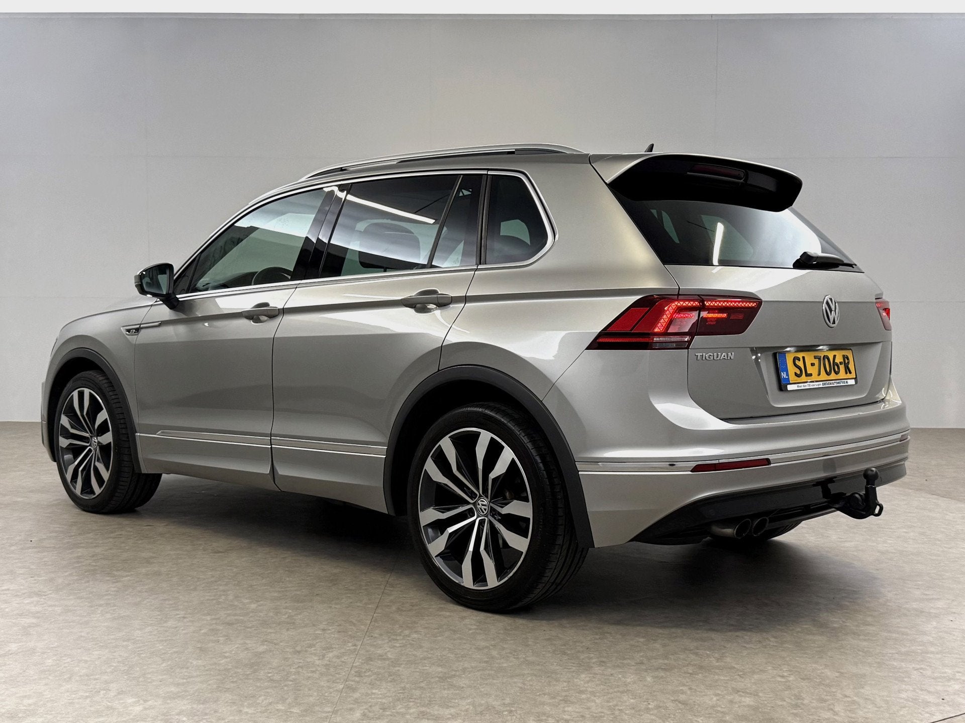 Volkswagen Tiguan 1.4 TSI ACT Highline R-Line | Pano | Virtu, Automatische klimaatregeling, Stof, Euro 6, 4 cilinders