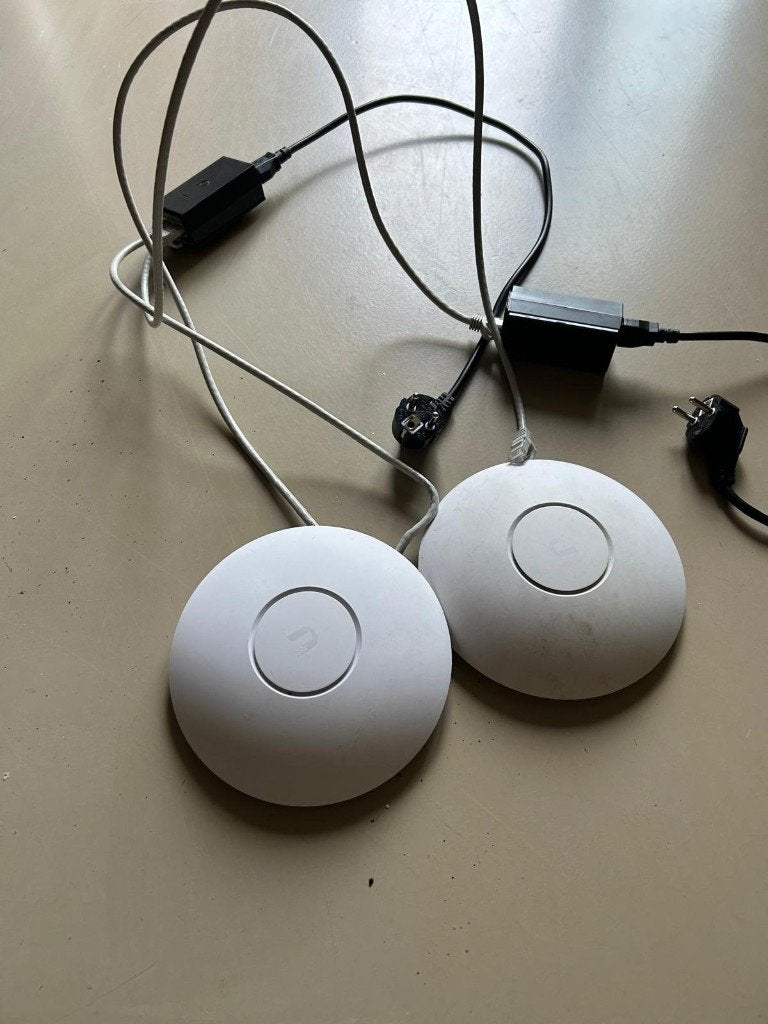 2x Ubiquiti UniFi AP AC LR (Access Points), Ophalen of Verzenden, Zo goed als nieuw