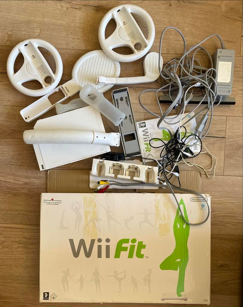 Wii Fit Bundel met Balance Board en Accessoires, Ophalen of Verzenden, Gebruikt, Zonder controller, Met Balance Board