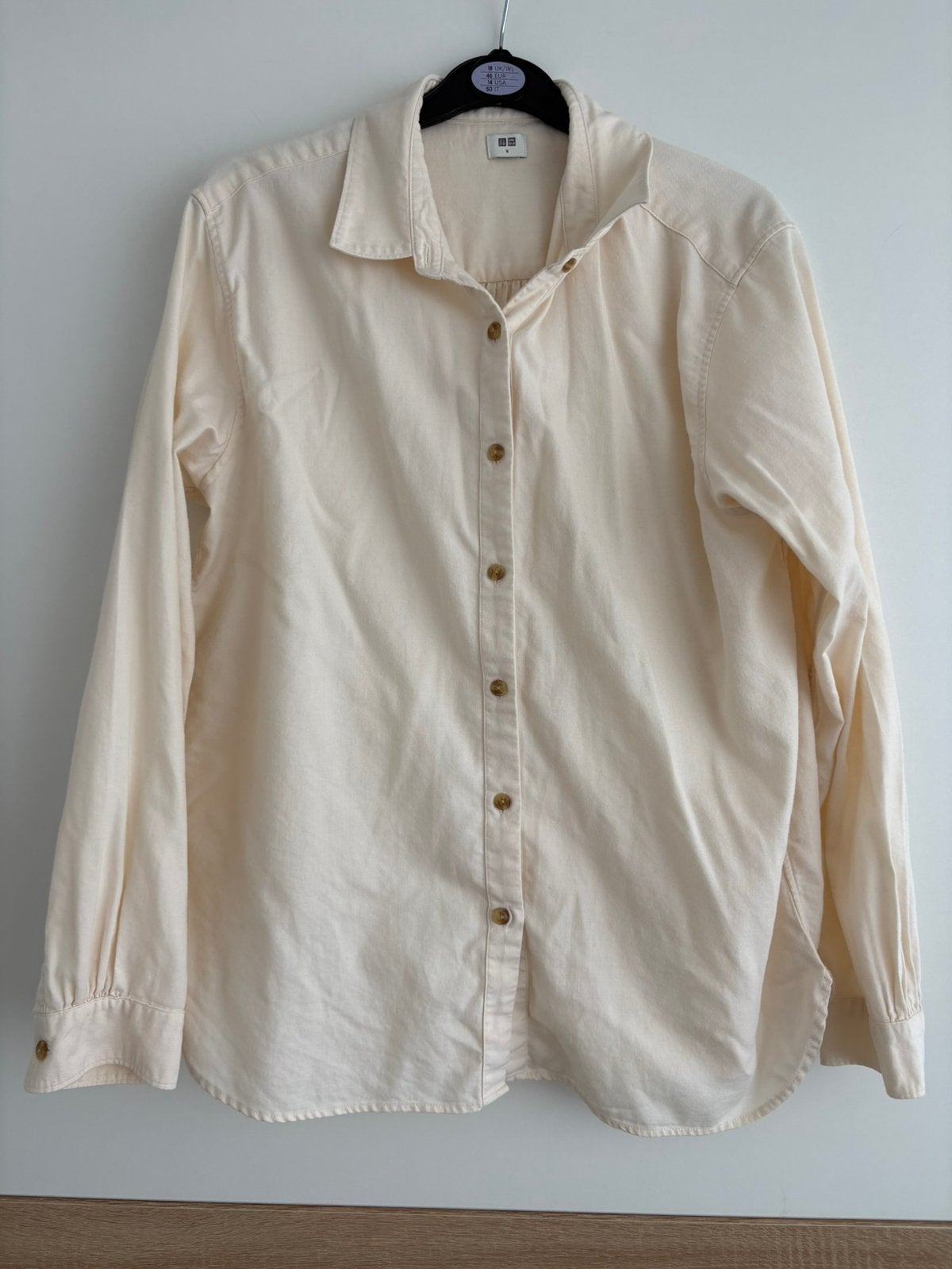 Uniqlo katoen overhemd beige maat M, Kleding | Dames, Blouses en Tunieken, Ophalen of Verzenden, Zo goed als nieuw, Maat 38/40 (M)