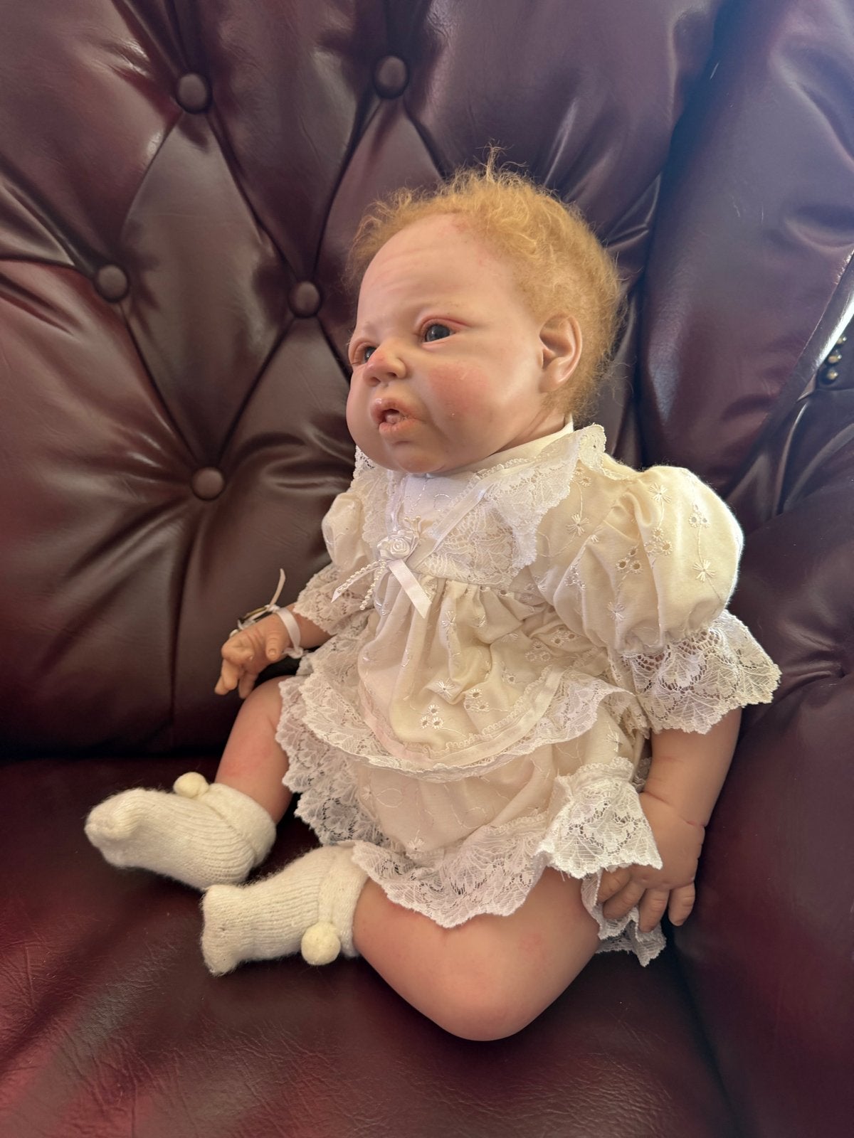 Levensechte Reborn Babypop met Kanten Jurkje, Verzamelen, Poppen, Ophalen, Zo goed als nieuw, Babypop, Levensecht of Reborn