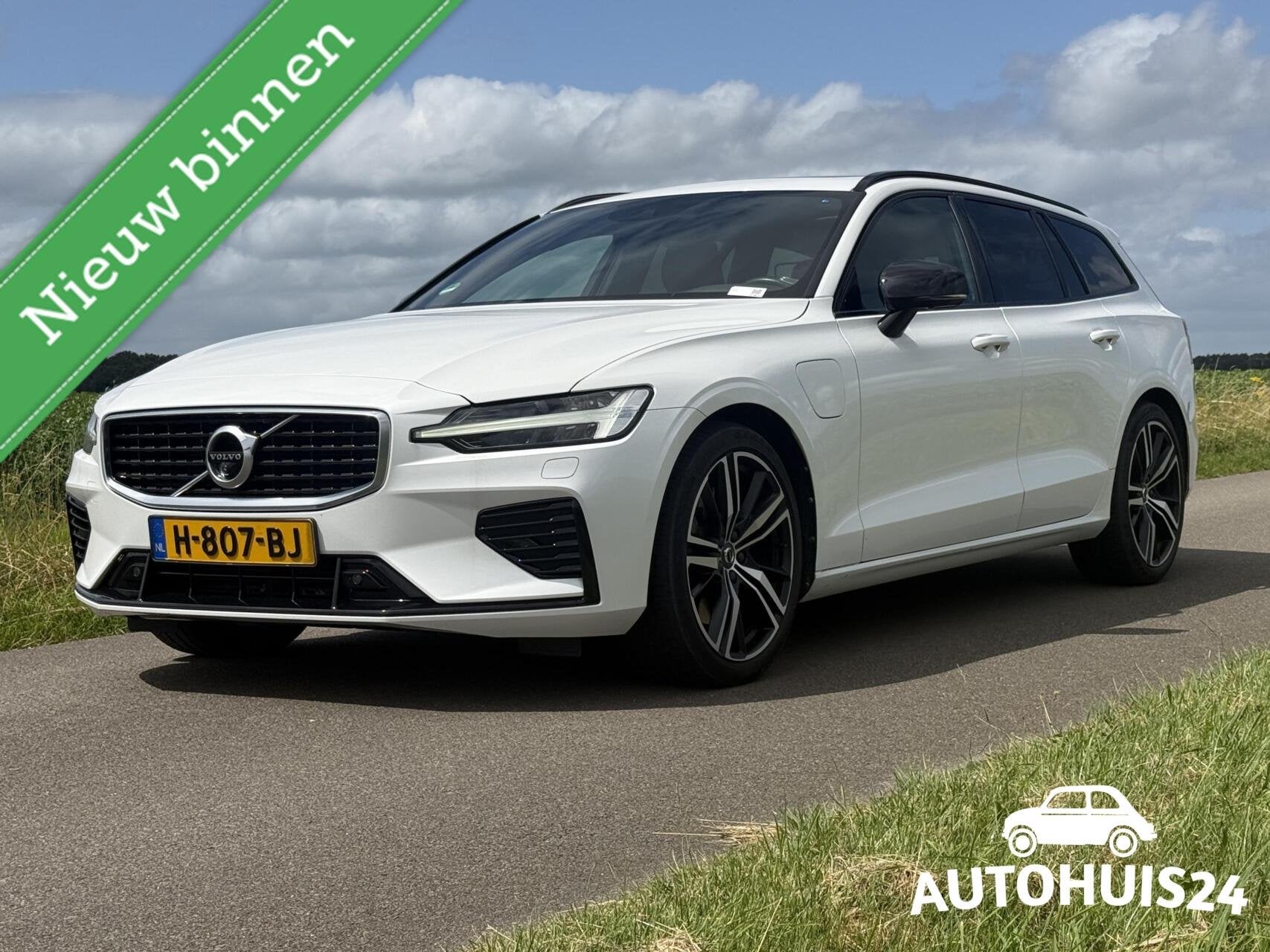 Volvo V60 2.0 T8 Twin Engine AWD 390pk R-Design 360|PANO|HUD, Auto's, Volvo, Automaat, Gebruikt, 4 cilinders, Wit