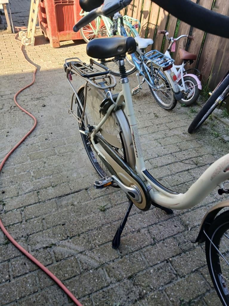 Leuke damesfiets te koop in Stellendam, Fietsen en Brommers, Overige merken, Terugtraprem, Versnellingen, Ophalen of Verzenden