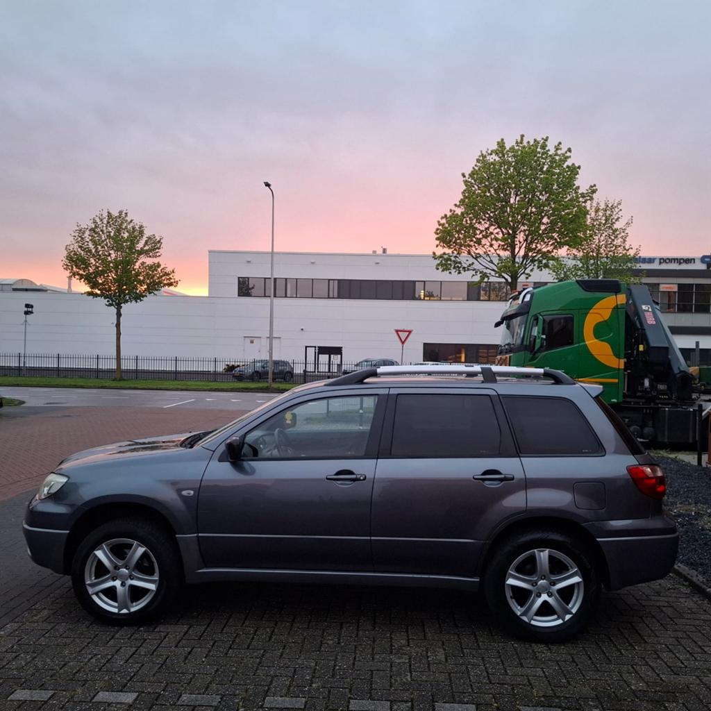 Mitsubishi Outlander 2.0 MPI 2WD 2006 Grijs, Voorwielaandrijving, 136 pk, Outlander, 4 cilinders