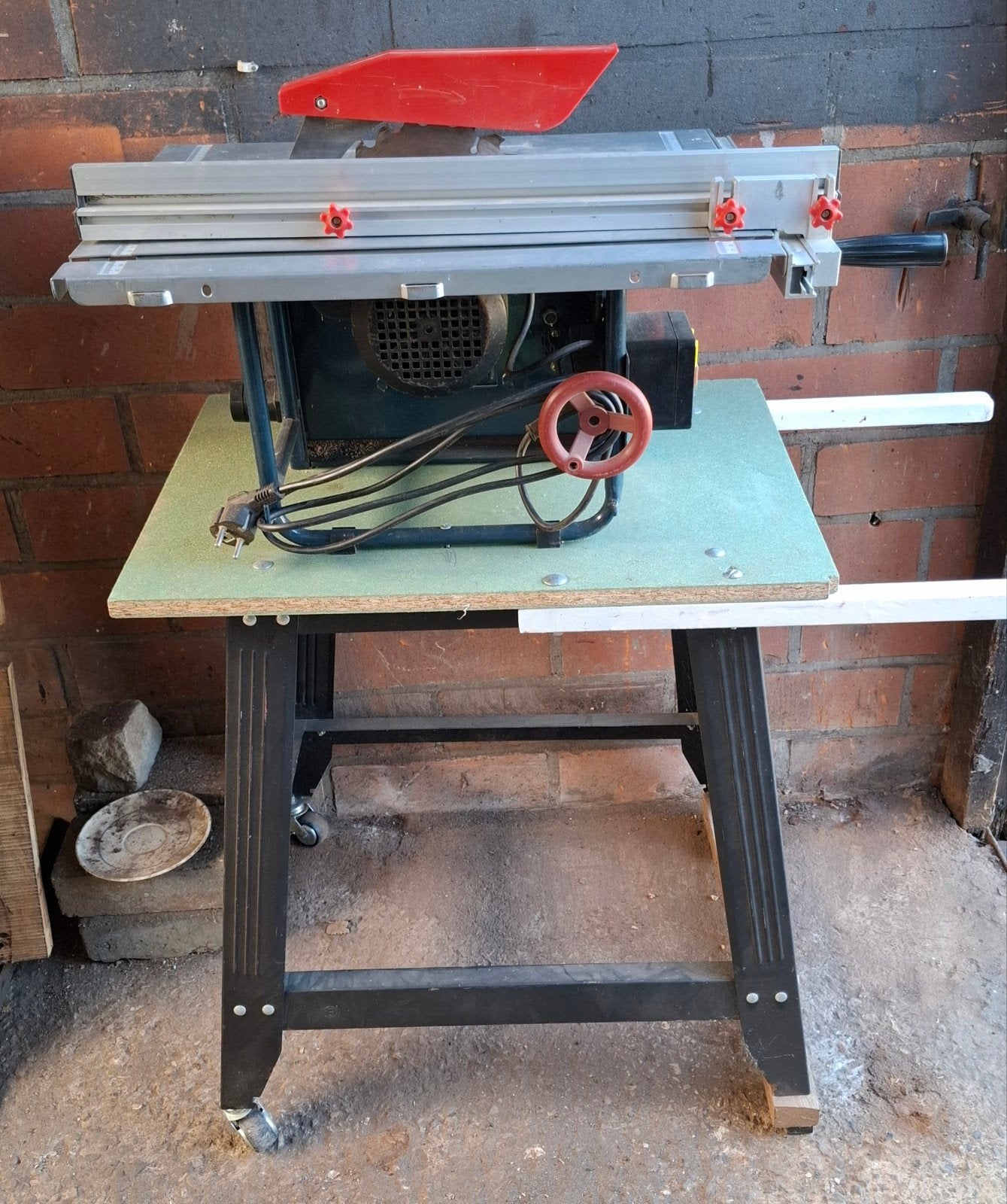 klein tafelzaag, Ophalen, 1200 watt of meer, Cirkelzaag, 70 mm of meer
