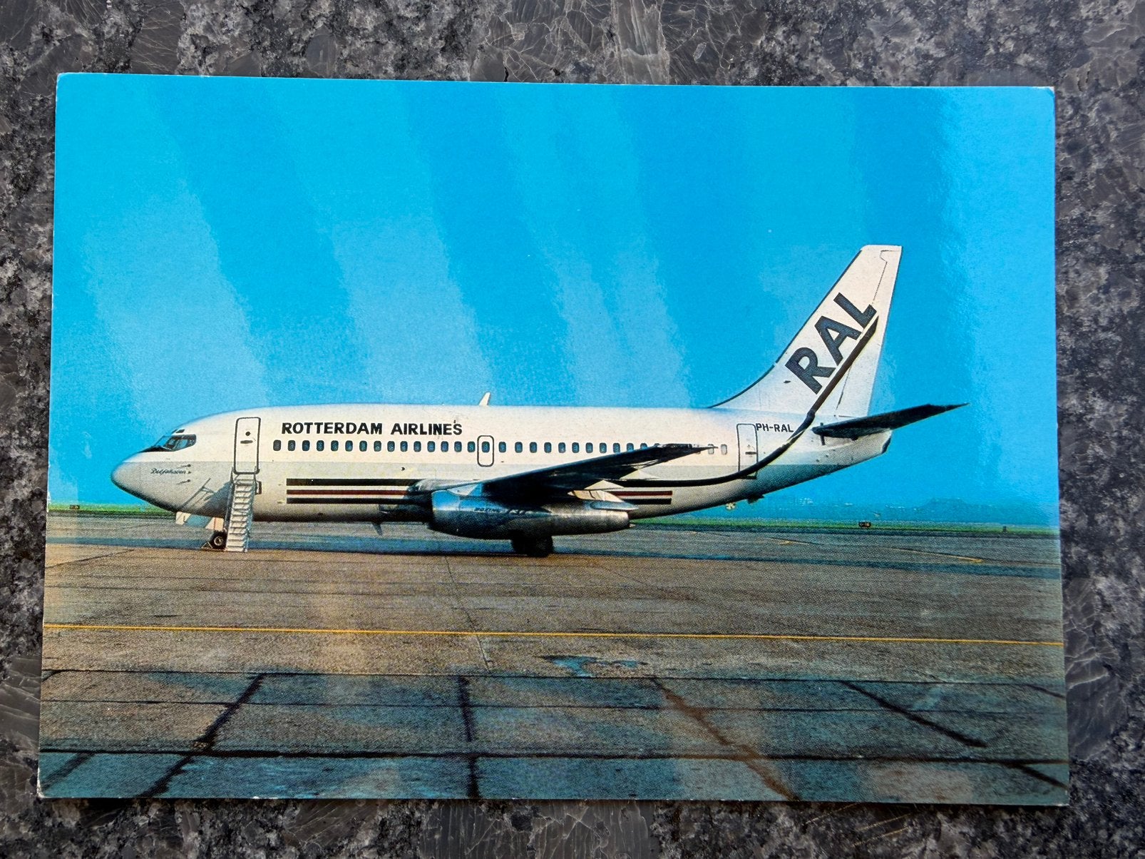 Ansichtkaart kaart Rotterdam Airlines RAL Boeing 737-2M8, Ophalen of Verzenden, Kaart, Foto of Prent