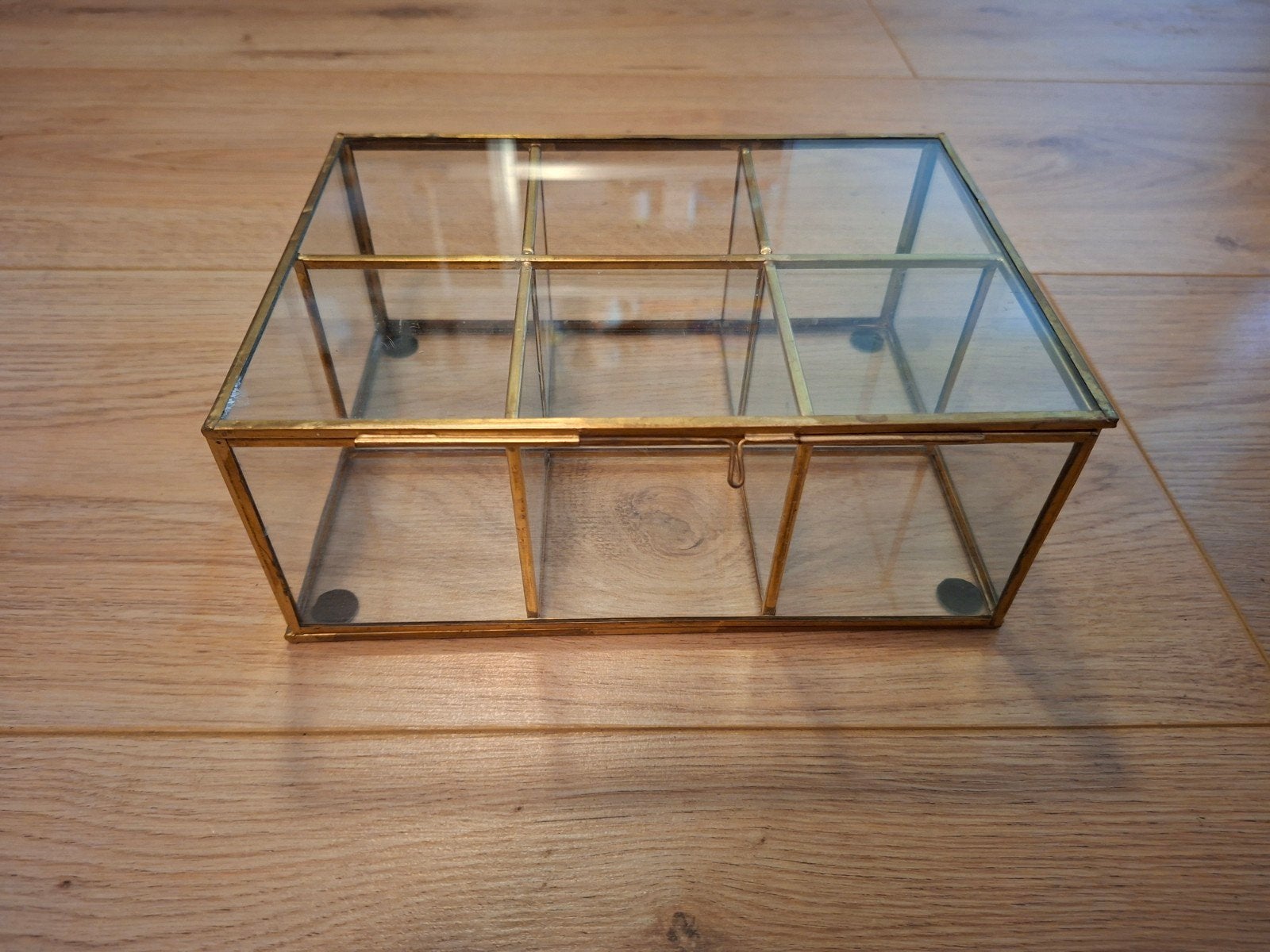 Glazen theedoos met metalen frame., Huis en Inrichting, Ophalen, Glas of Glazen, Overige stijlen, Glas