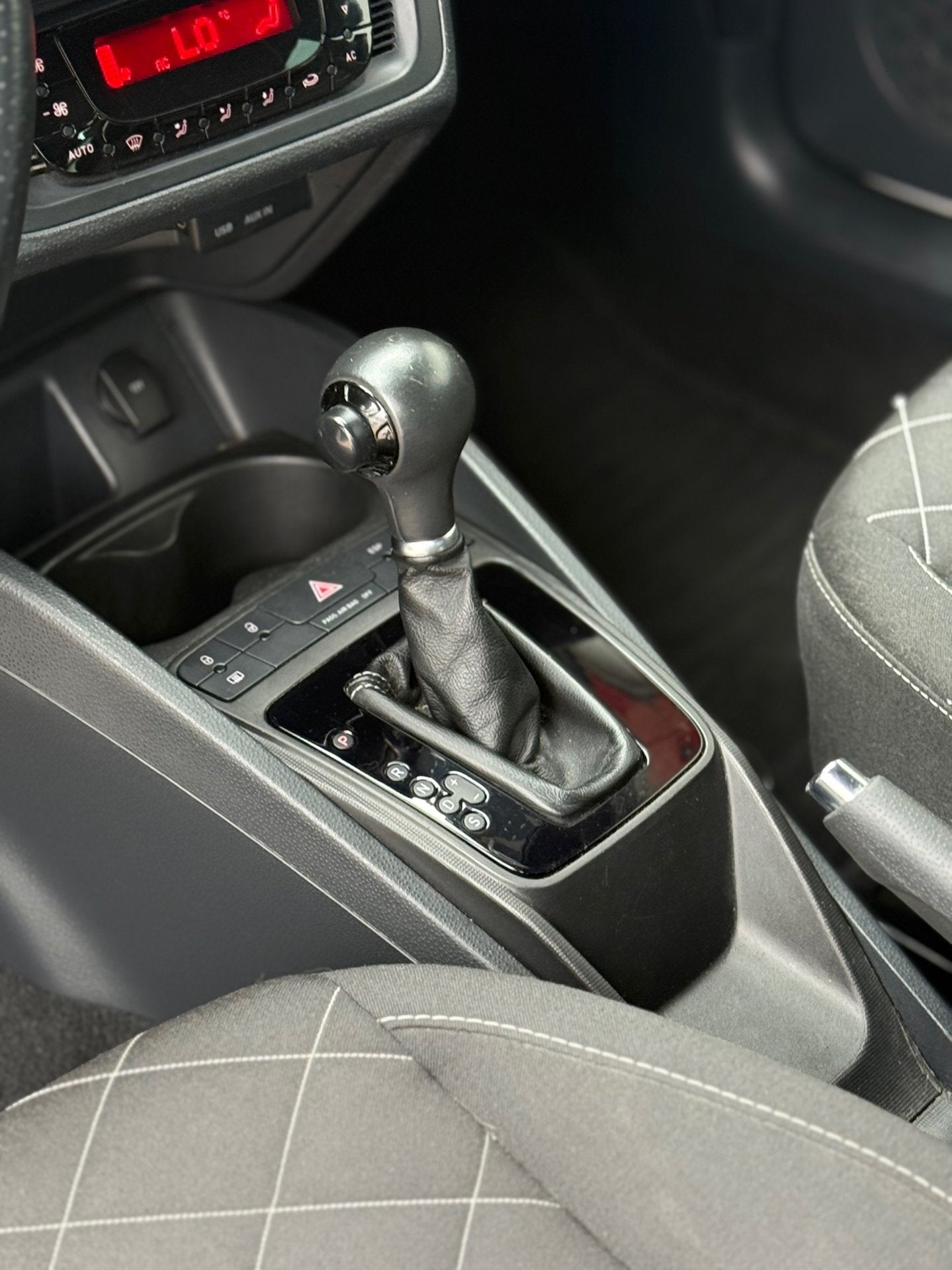 Seat Ibiza SC Cupra 1.4 TSI 180ch BVA - Suspension sport - Carnet entretien - Carplay - Jantes 17" - Non fumeur