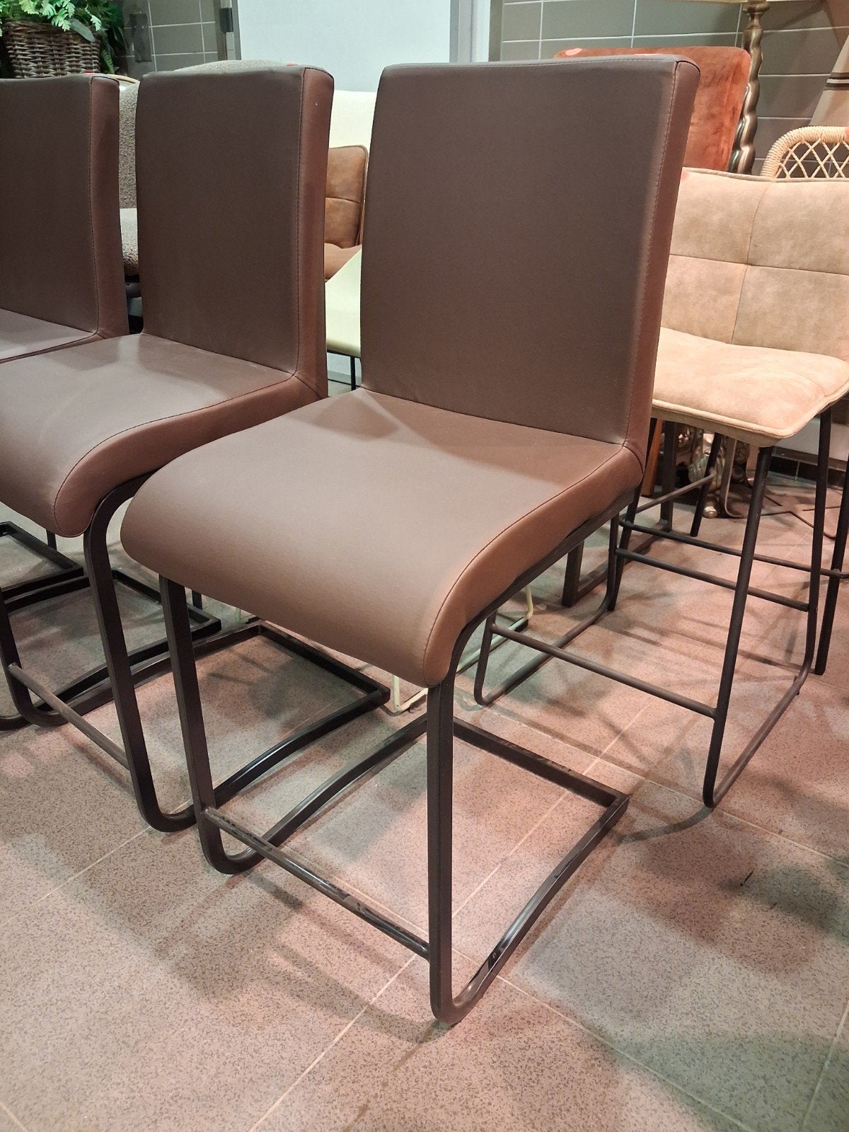 nieuwe barkruk bruin eco leer 63cm zithoogte €35 per stuk, Ophalen, Met voetsteun, ., 60 tot 90 cm