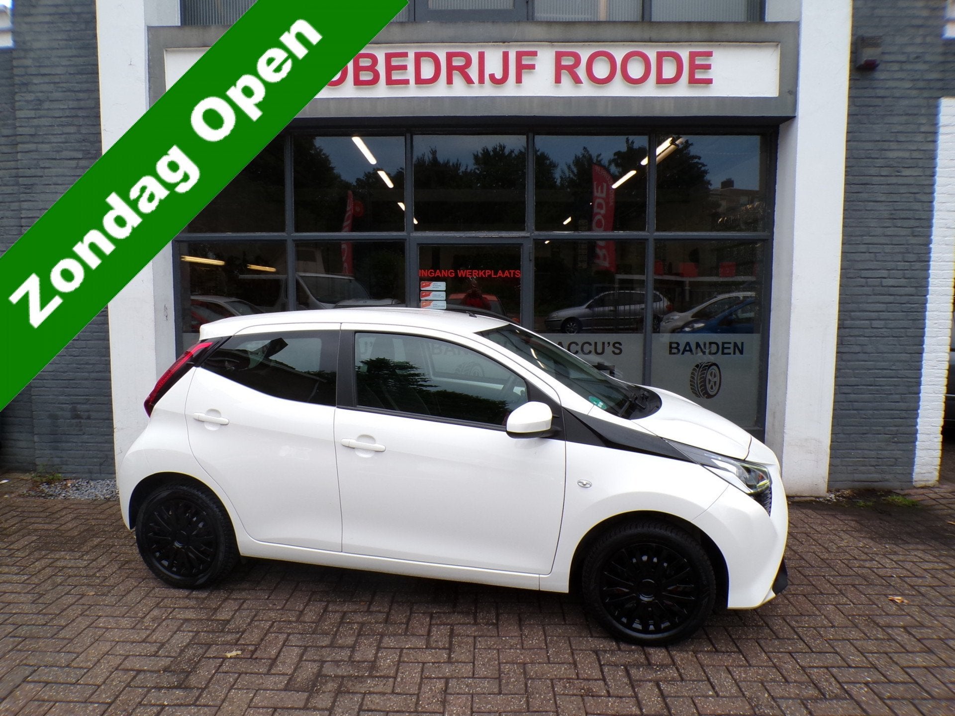 Toyota Aygo 1.0 VVT-i x-play AIRCO,LED,CAMERA,NIEUWE APK ! ", Auto's, Voorwielaandrijving, Gebruikt, Met garantie (alle), 4 stoelen