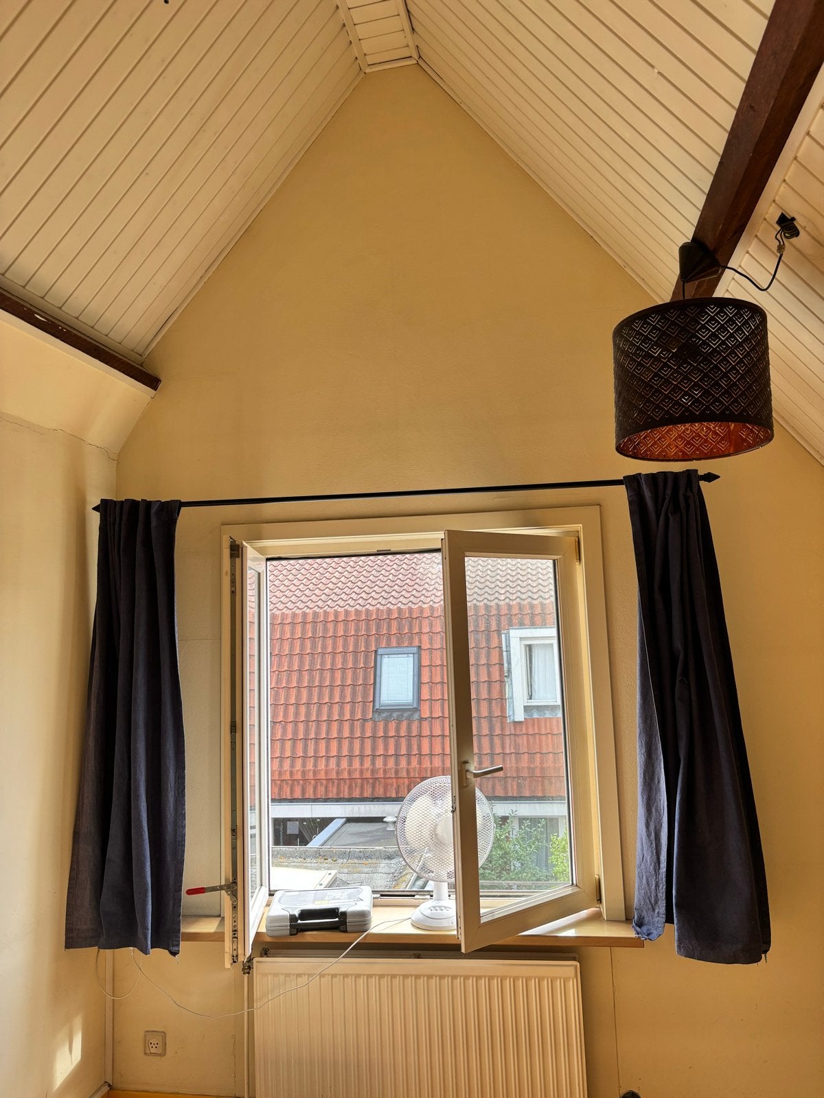 Donkerblauwe gordijnen met roede en eindknoppen, Ophalen, Gebruikt, Blauw, Lichtdoorlatend