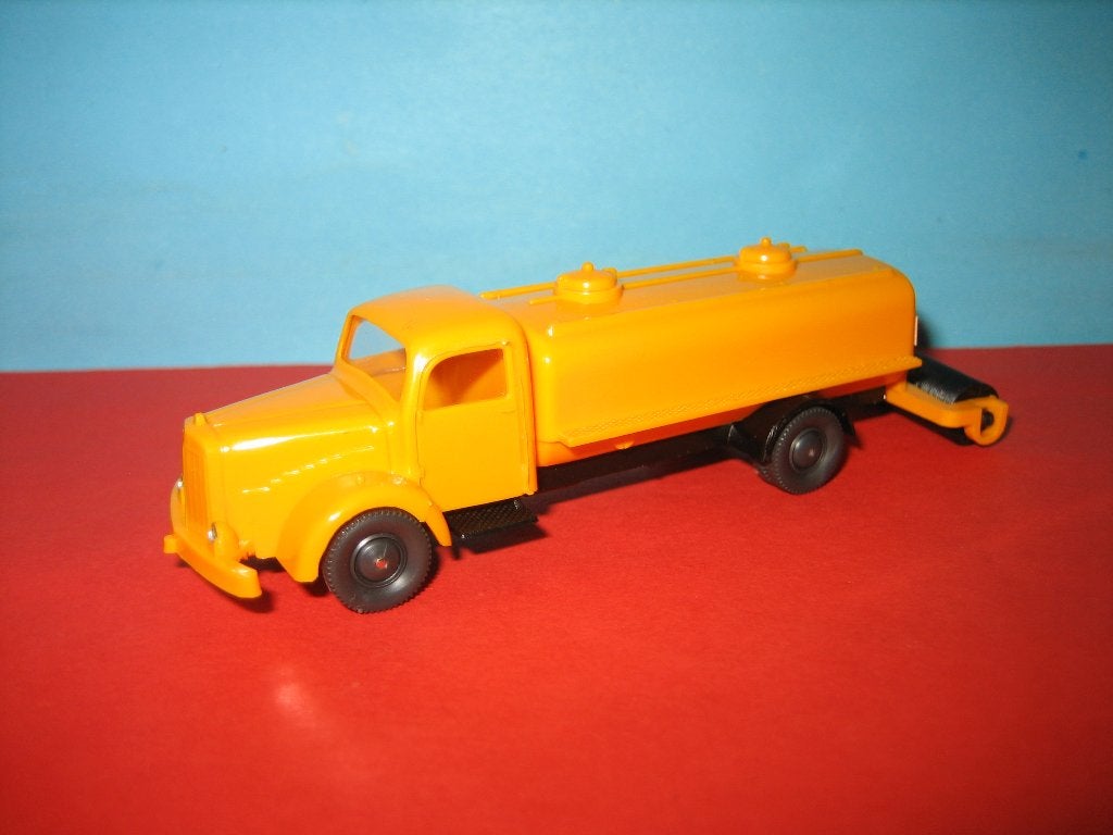 Wiking Bakwagen met rol  HENSCHEL in geel, Ophalen of Verzenden, Zo goed als nieuw, Bus of Vrachtwagen, Wiking
