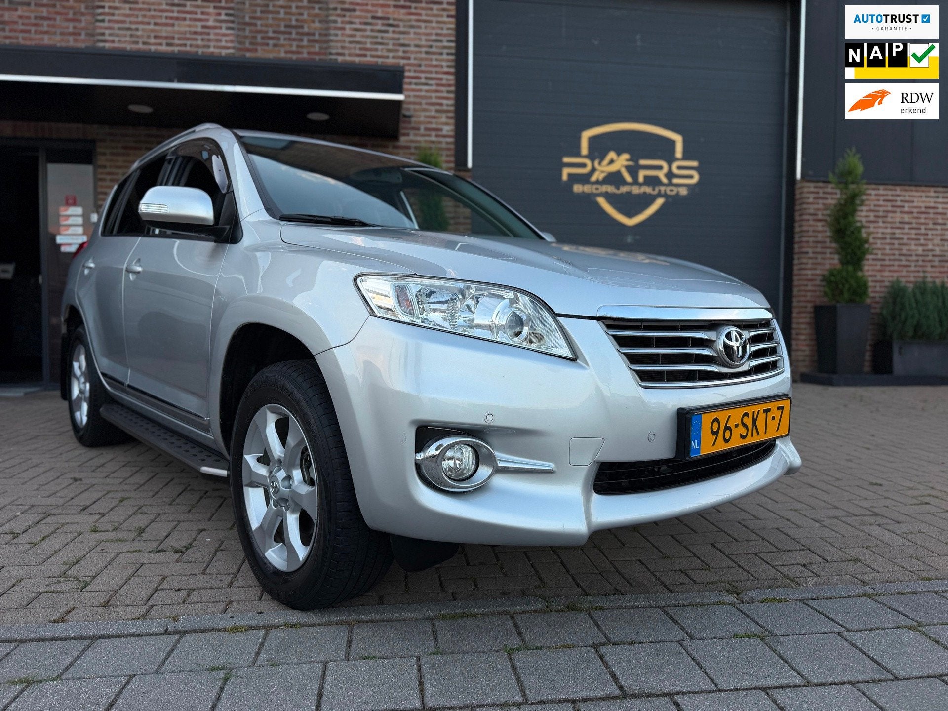 Toyota RAV4 2.0 VVTi Executive Business 4WD 4x4 Automaat Cru, Auto's, Euro 5, Gebruikt, Zwart, 4 cilinders
