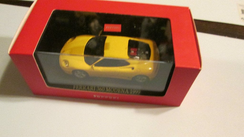Ferrari 360 Modena Geel in vitrinebox IXO/Hot Wheels 1:43, Ophalen of Verzenden, Nieuw, Auto, Overige merken