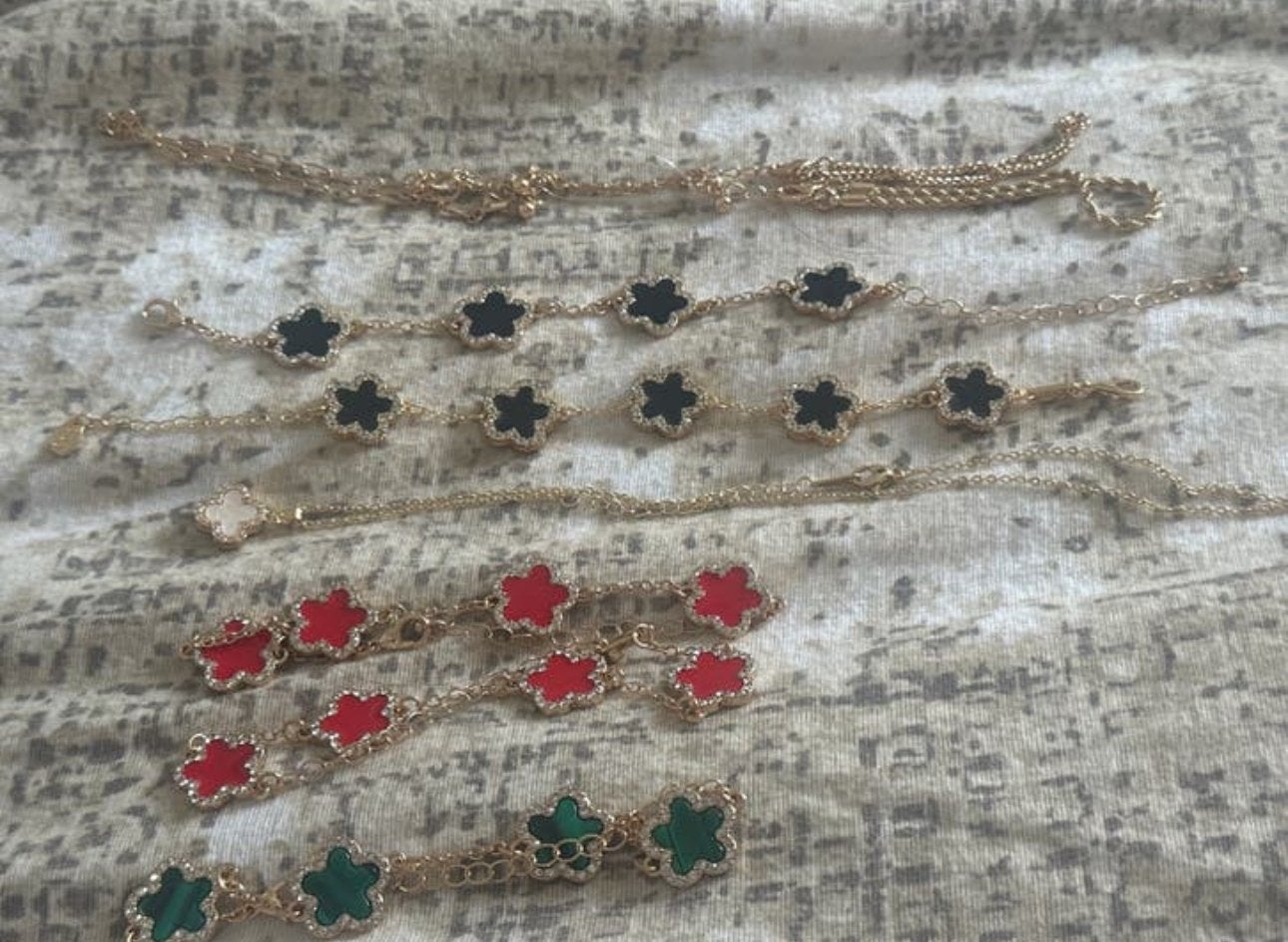 5 Armbanden en 2 Kettingen - Klavertje Vier Design, Ophalen, Overige materialen, Overige kleuren, Nieuw