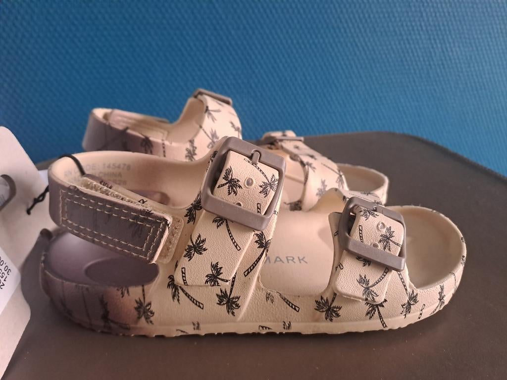 Nieuwe Primark kindersandalen 32, Kinderen en Baby's, Kinderkleding | Schoenen en Sokken, Jongen of Meisje, Schoenen, Nieuw, Ophalen of Verzenden