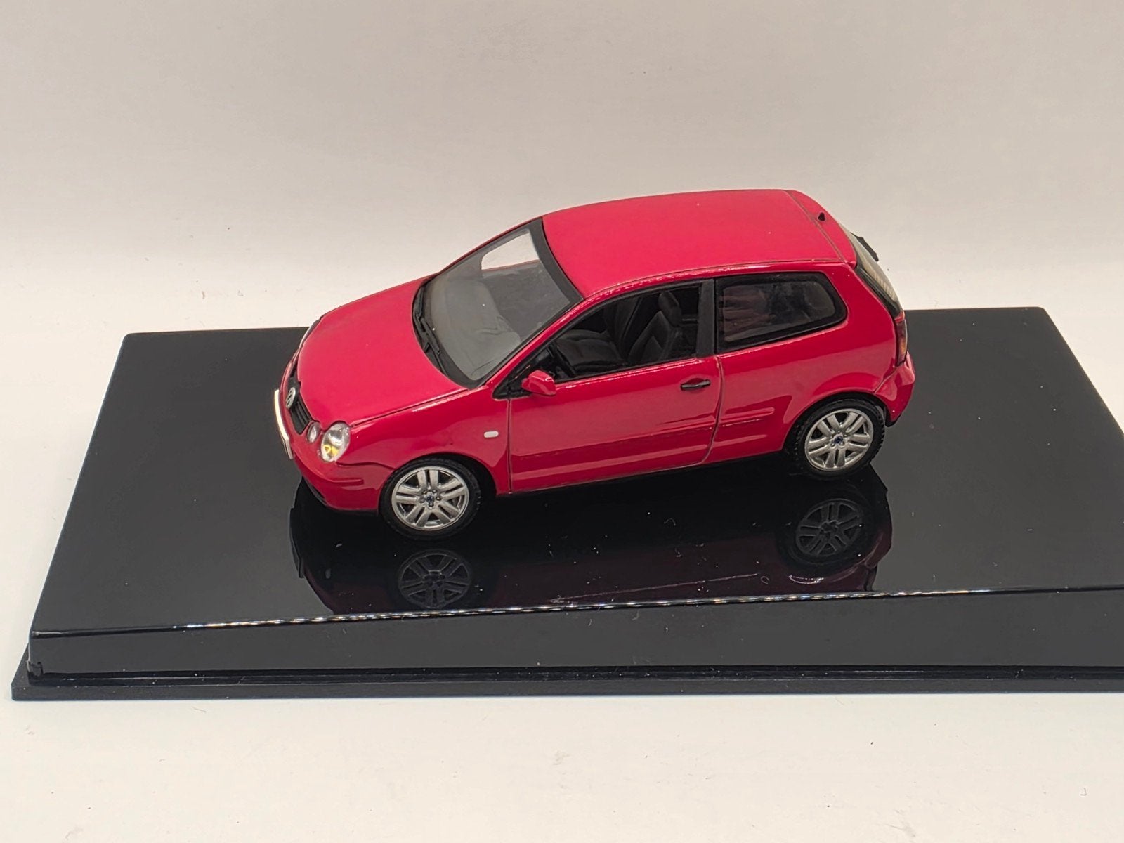 vw polo 9n1, Hobby en Vrije tijd, Modelauto's | 1:43, Ophalen of Verzenden, Zo goed als nieuw, Auto, Overige merken