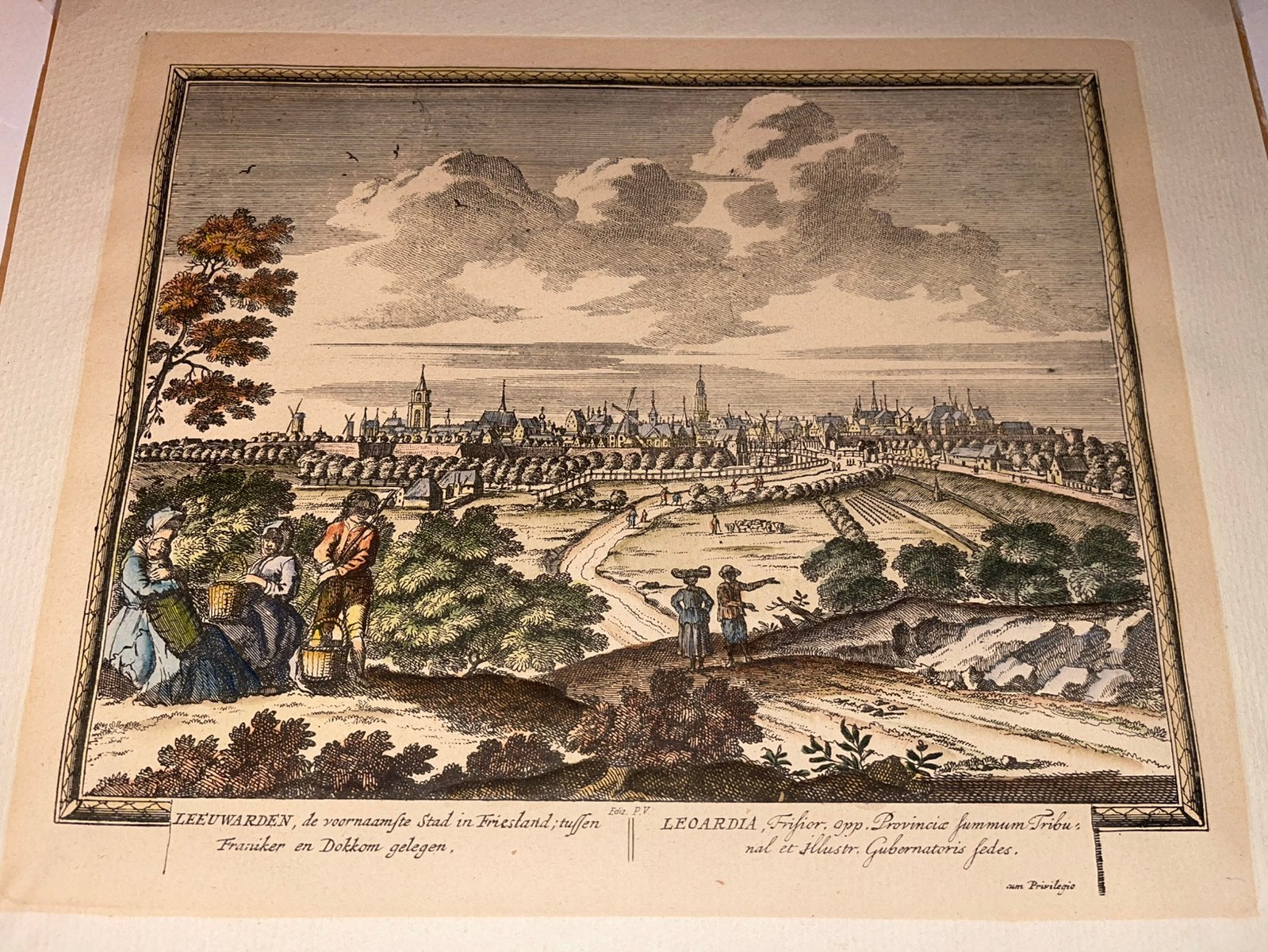 Handgekleurde kopergravure van leeuwarden uit 1702, Stadsgezicht, Ophalen of Verzenden, Gravure, 23 cm