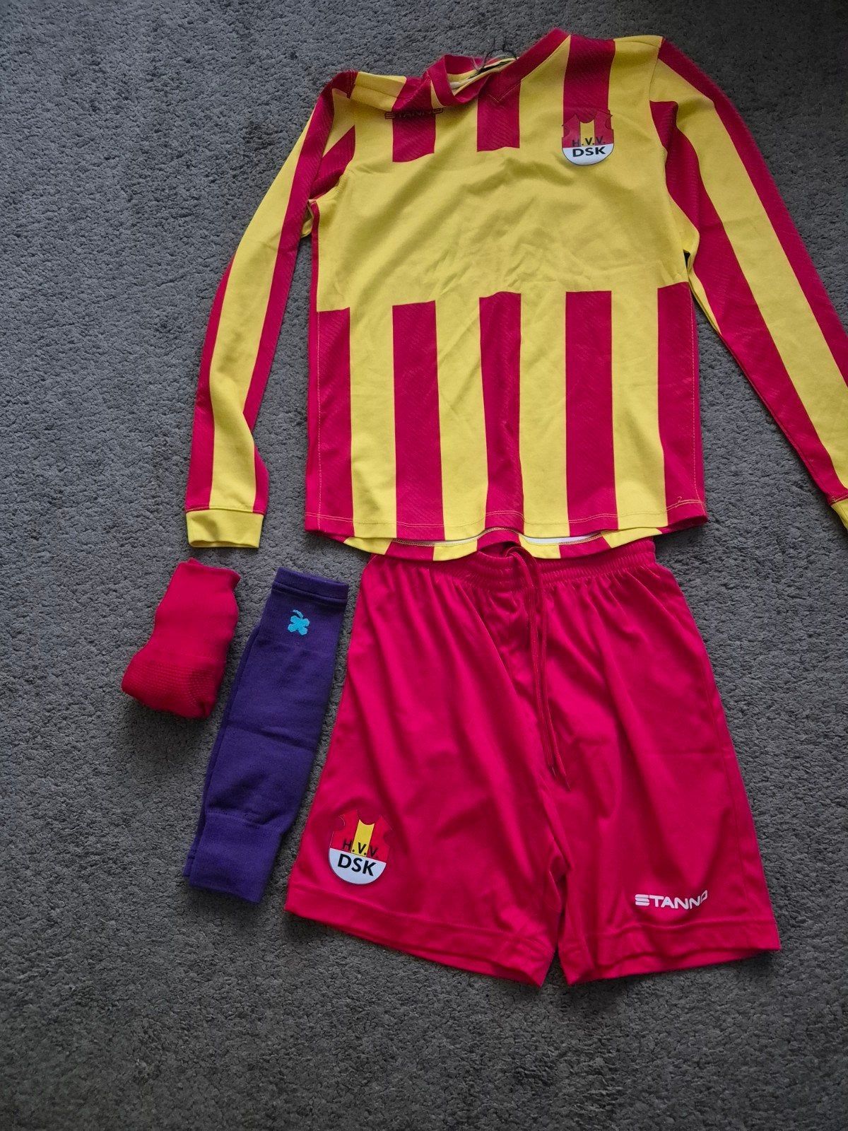 DSK voetbaluniform maat S - weinig gedragen, Kinderen en Baby's, Kinderkleding | Maat 176, Ophalen of Verzenden, Zo goed als nieuw