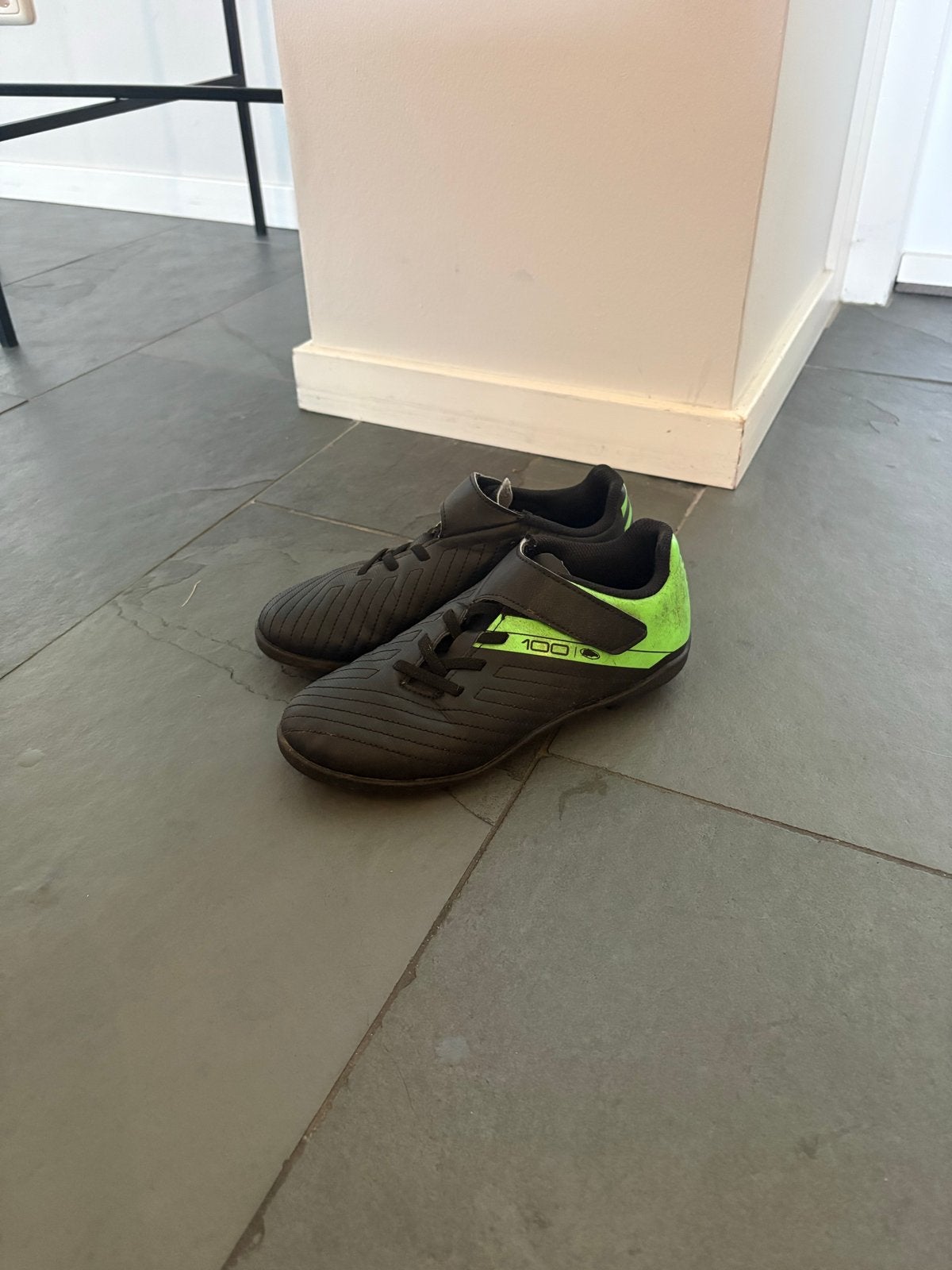 Kipsta Voetbalschoenen - Maat 34, Sport en Fitness, Voetbal, Maat XS of kleiner, Ophalen of Verzenden, Gebruikt, Schoenen