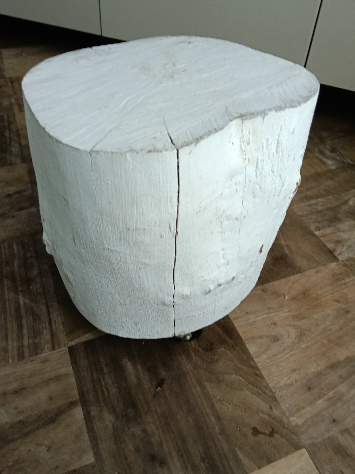 Boomstam tafeltje wit geverfd met wieltjes, Ophalen, Gebruikt, Wit, Hout