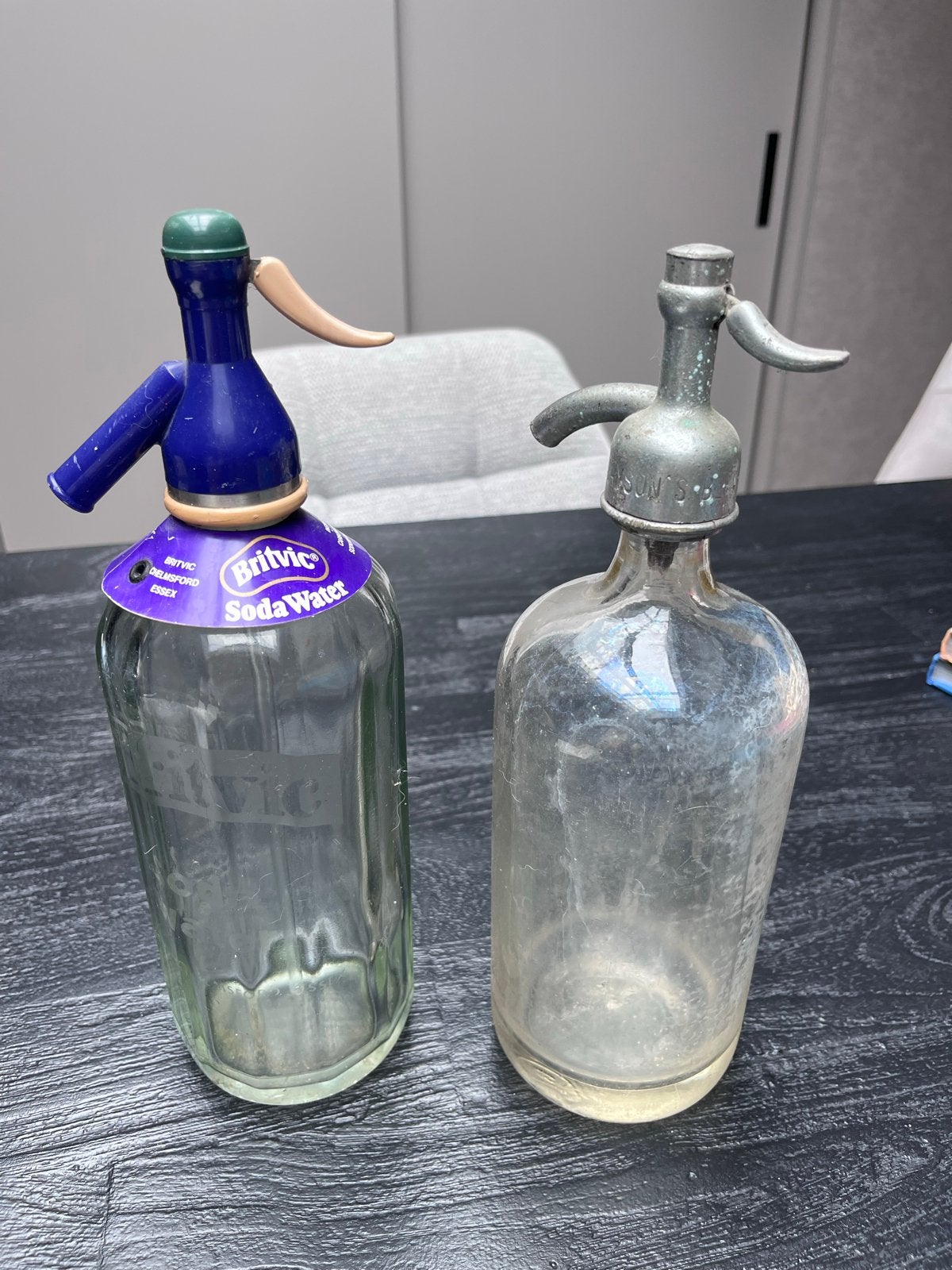 Vintage sodawater sifons - Britvic en antiek model, Ophalen of Verzenden