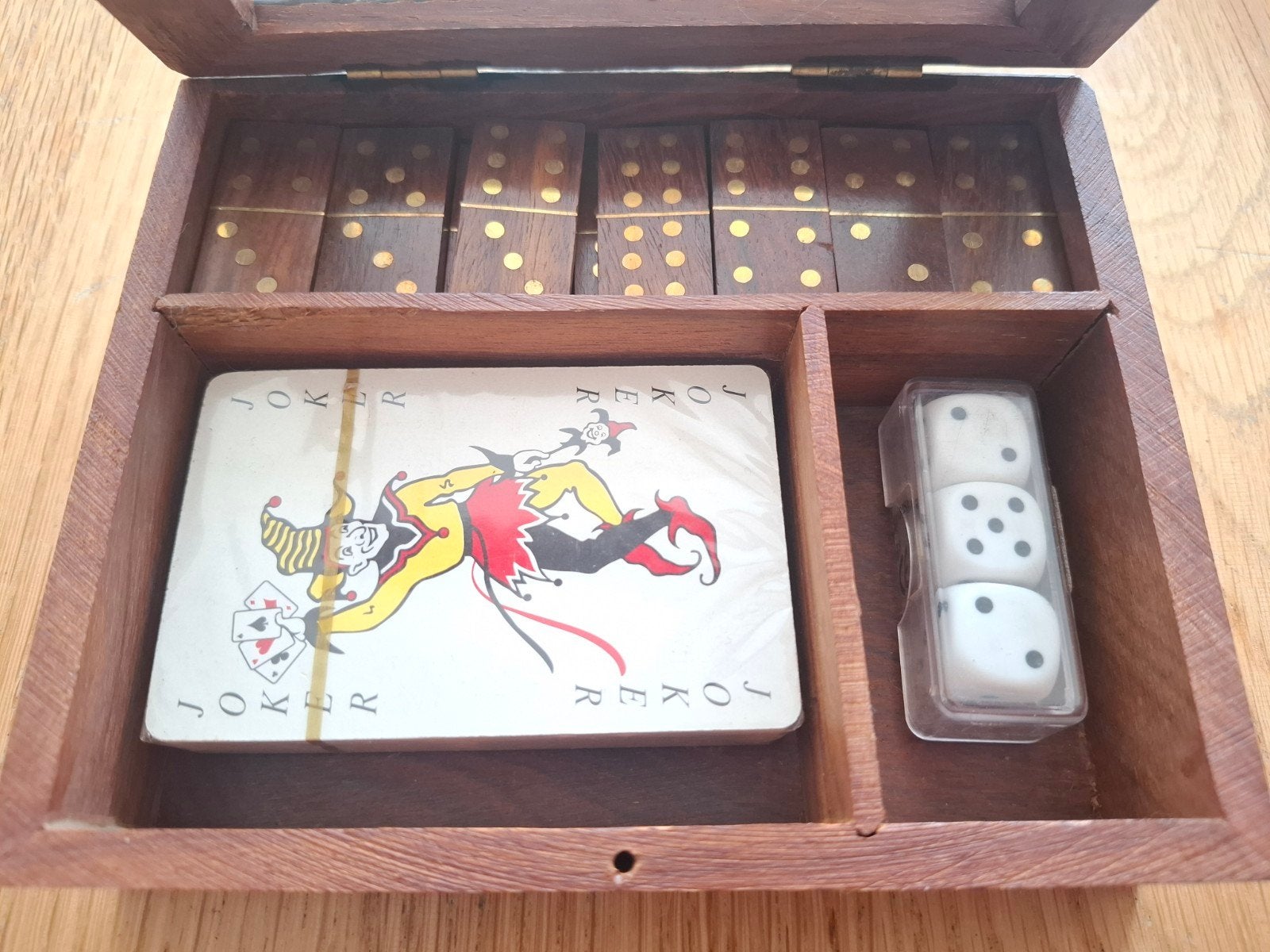 Kastanje houten Spellenbox: Domino, Kaarten & Dobbelstenen, Een of twee spelers, Ophalen of Verzenden, Gebruikt, Onbekend