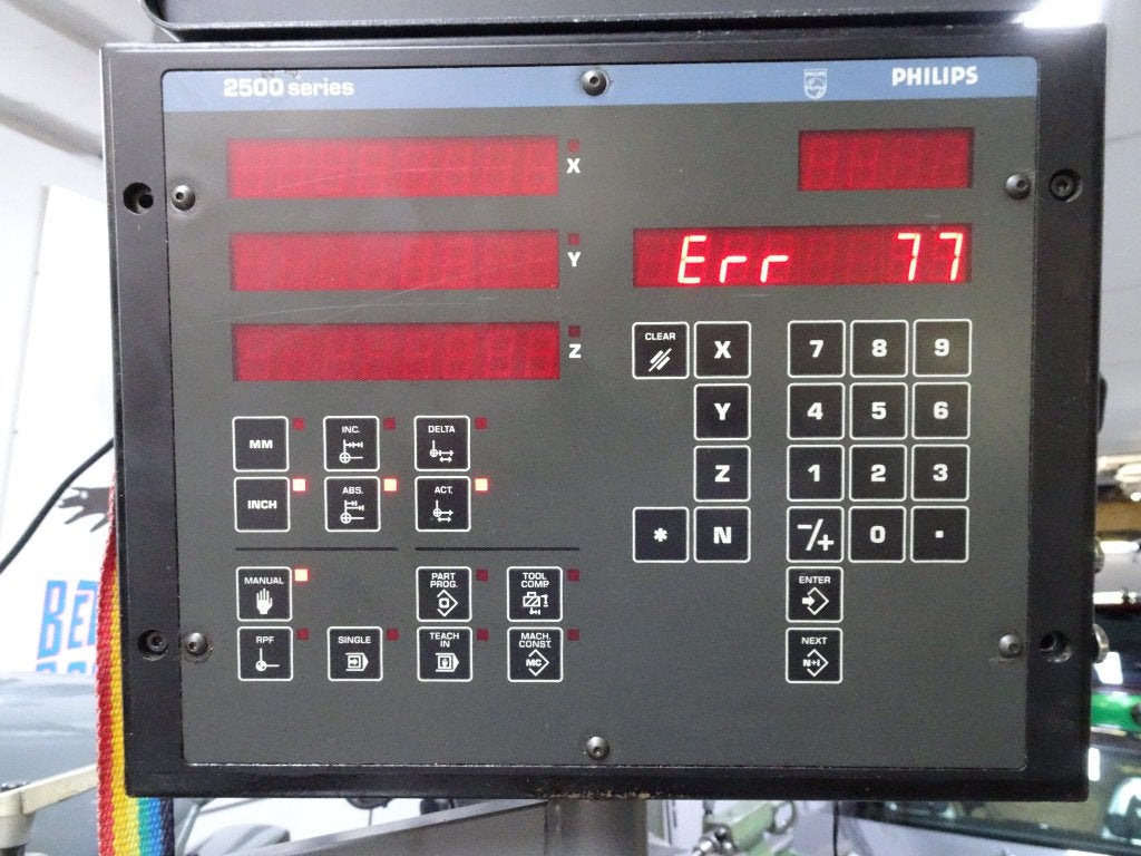 GEVRAAGD 2500 DRO, Ophalen of Verzenden, Gebruikt, Metaaldraaibank, 1000 mm of meer