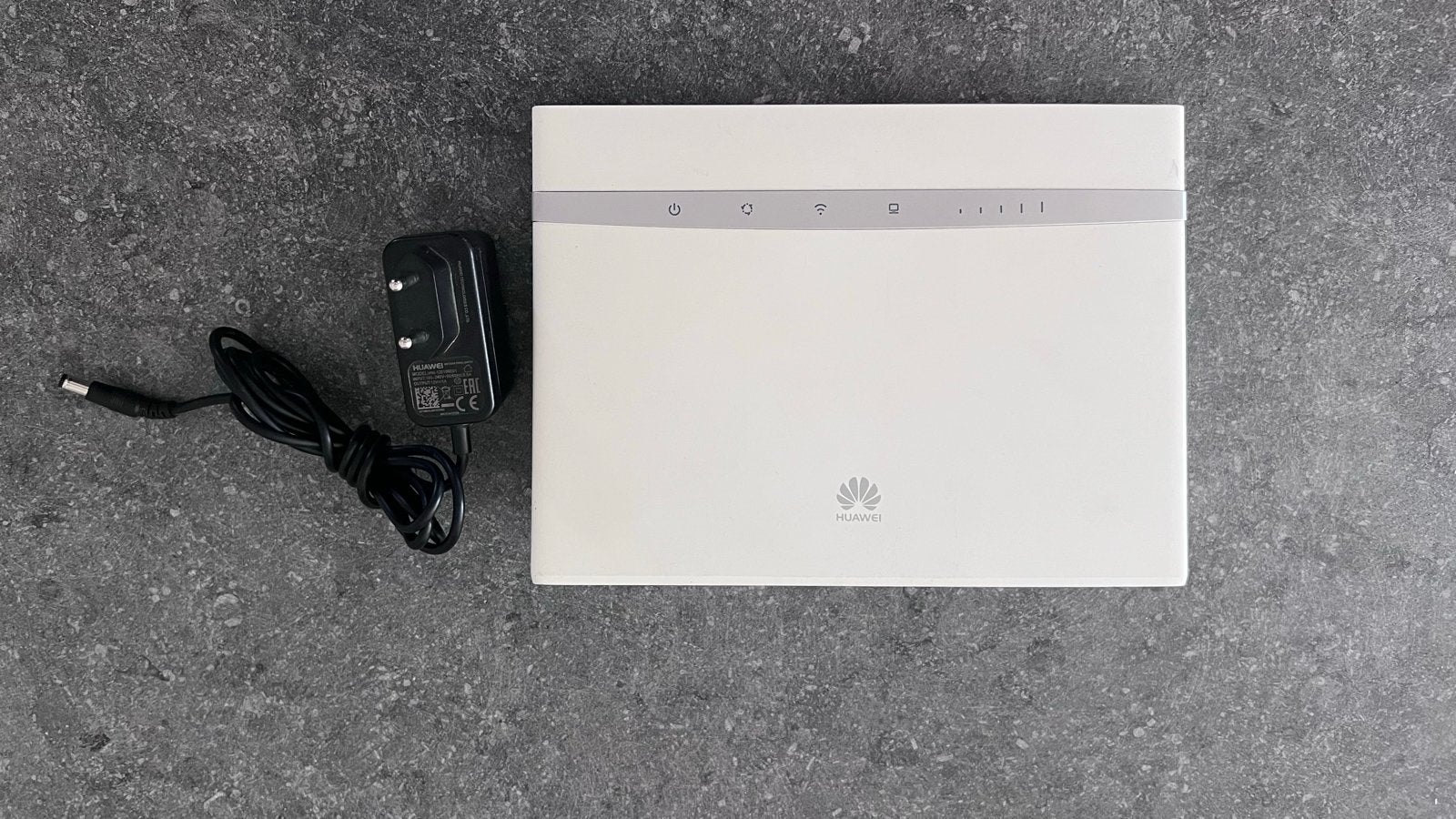Huawei B525s-23a 4G LTE Modem WiFi Router sim-kaartslot, Ophalen of Verzenden, Gebruikt, Router met modem