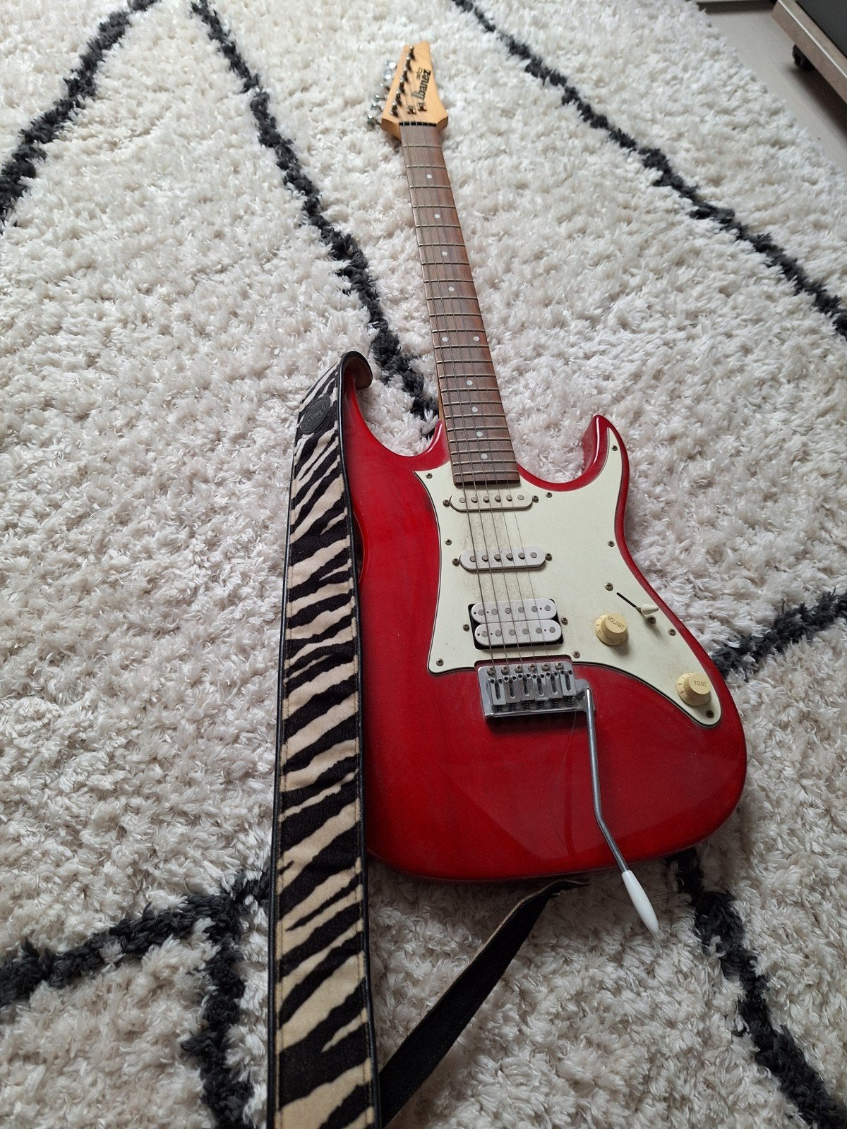 Ibanez grx 40 met aria pro 2 versterker zonder snoer, Ophalen, Minder dan 50 watt