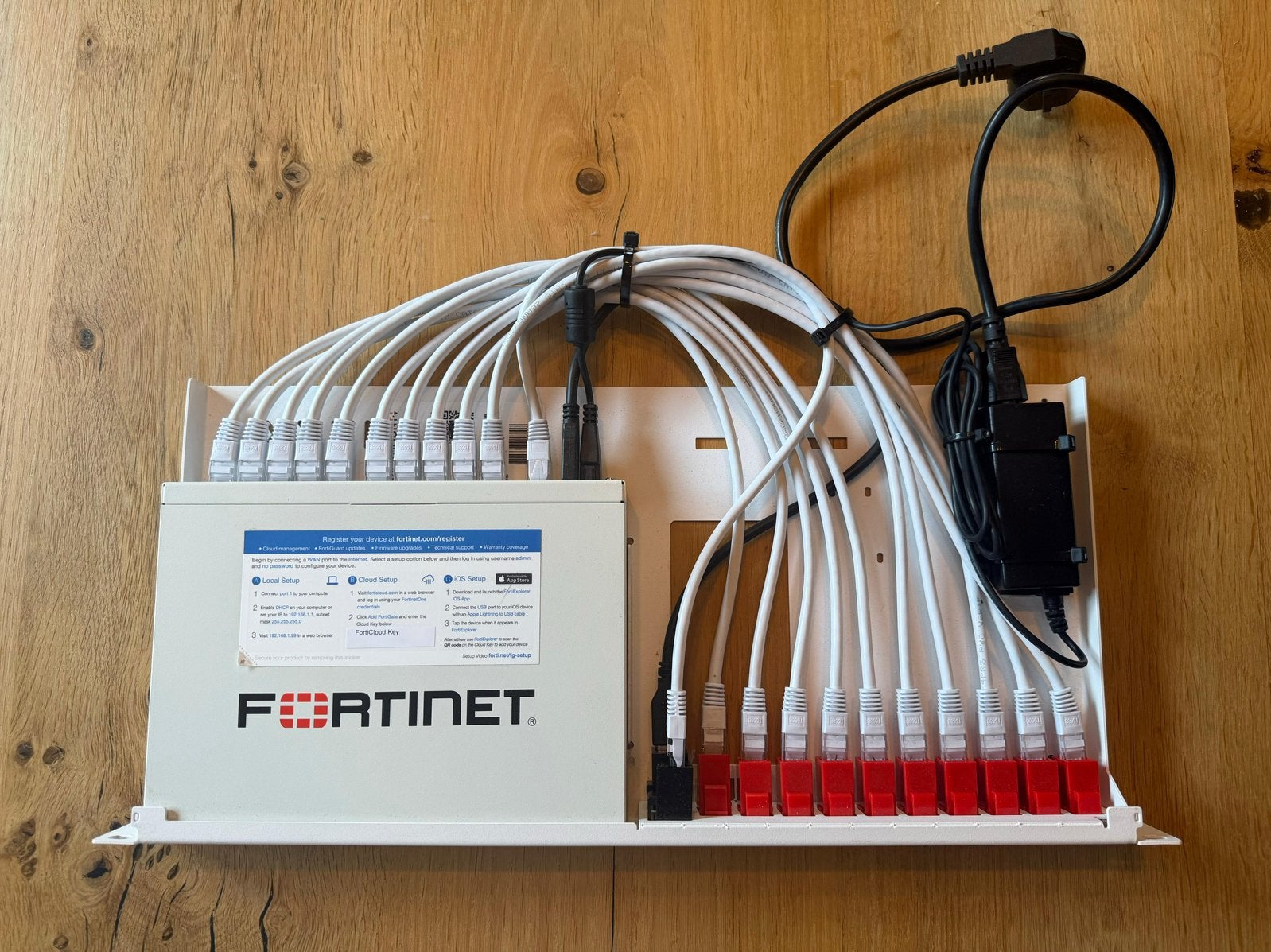 Fortinet FortiGate 60F + Rackmount | Asset Transfer, Computers en Software, Ophalen of Verzenden, Zo goed als nieuw, Router