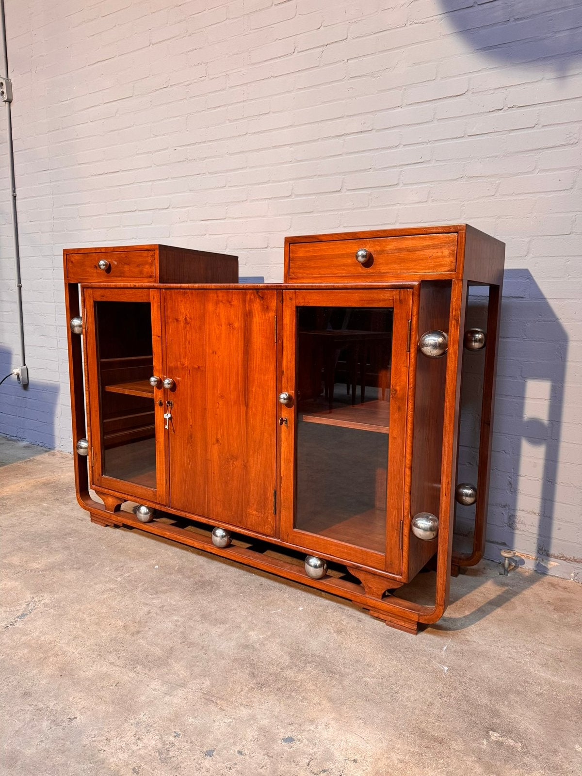 Zeer fraaie art deco vitrinekast van notenhout, Ophalen of Verzenden, Zo goed als nieuw, Hout