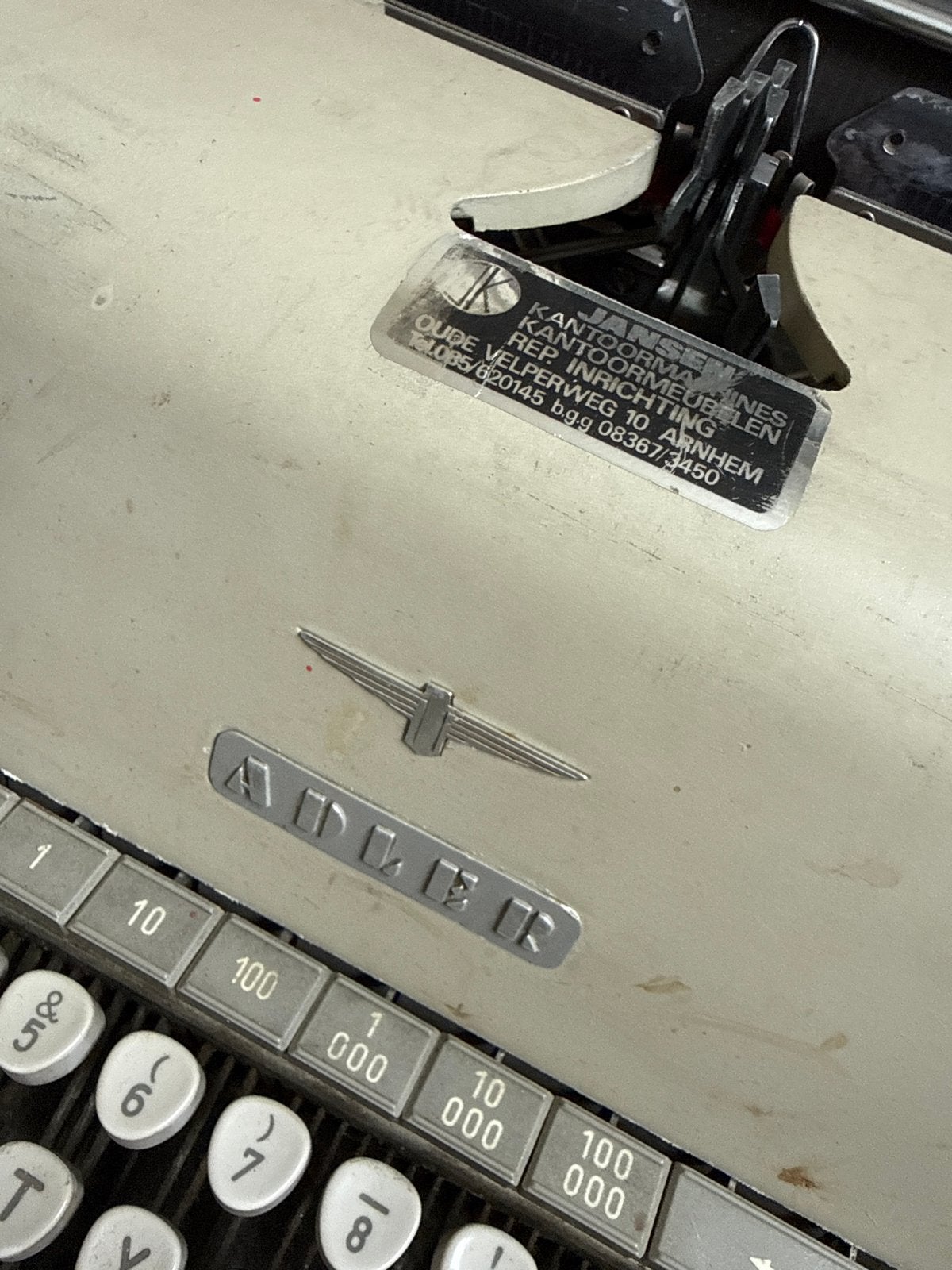 Typemachine Adler, Ophalen