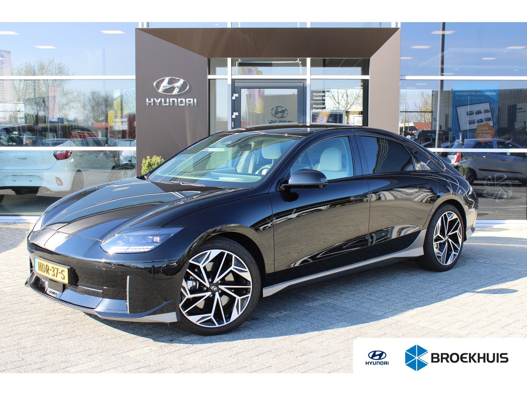 Hyundai IONIQ 6 Lounge AWD 77 kWh | 1500KG trekgewicht | V2L, Auto's, Hyundai, 12 maanden, Gebruikt, Zwart, Sedan